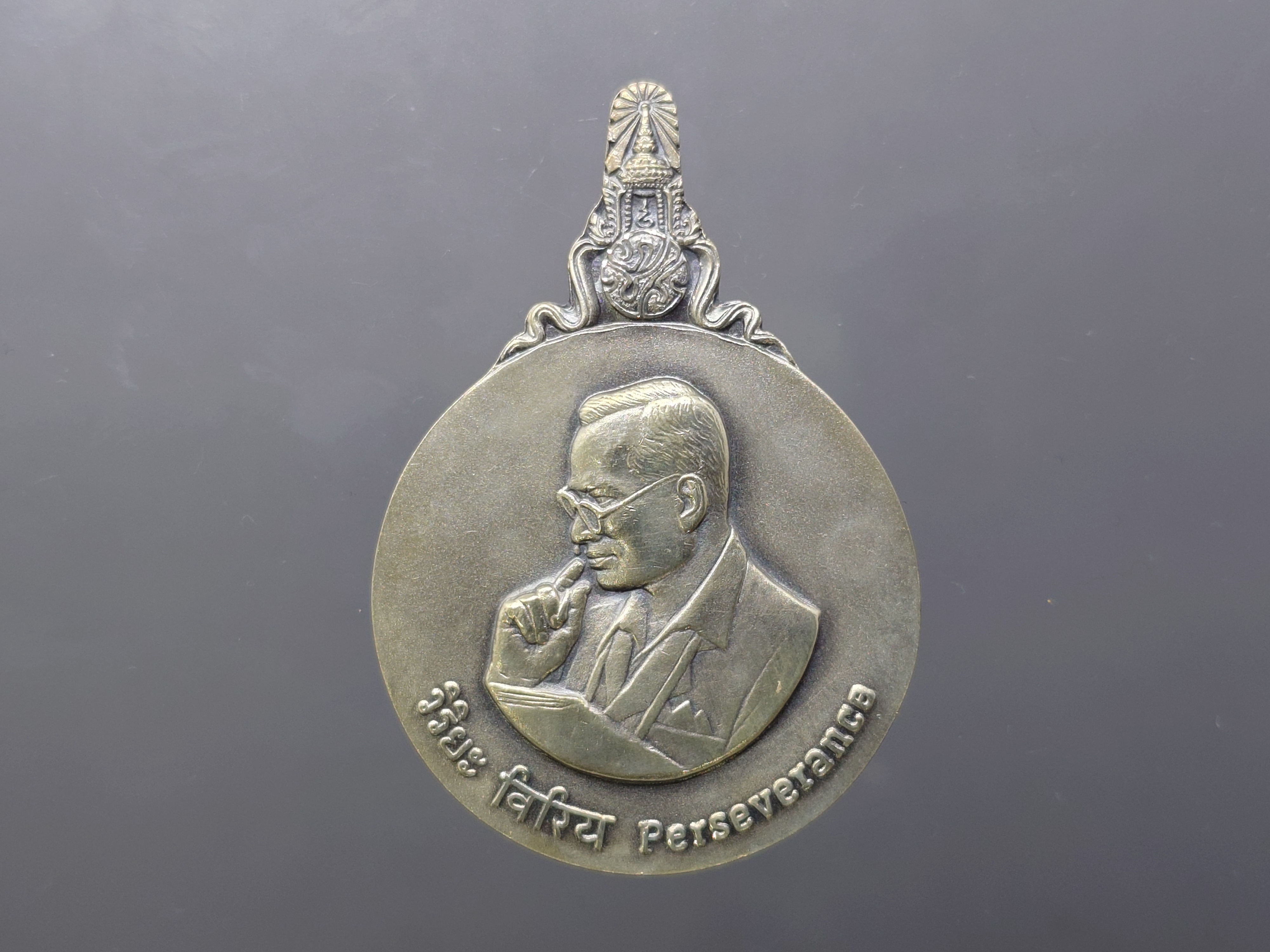 พระมหาชนก เนื้อเงิน พิมพ์ใหญ่ บล็อค ป ขาด นิยม ปี2539 พร้อมหนังสือ