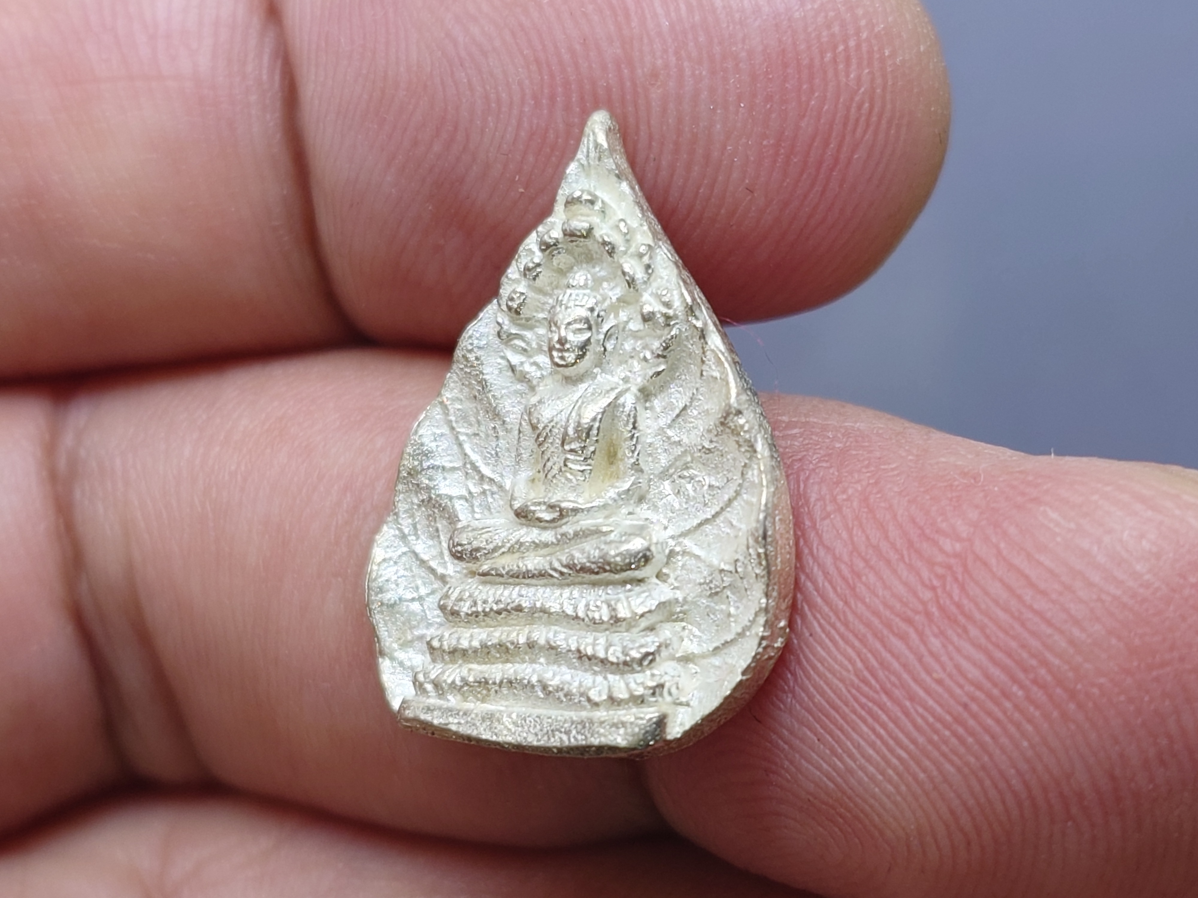 นาคปรก พิมพ์ใบโพธิ์ เจ้าคุณนรฯ 96 ปี ธมมวิตกโก (ท่านเจ้าคุณนรรัตน์ ธมมวิตกโก) เนื้อเงิน วัดเทพศิรินทราวาส ก.ท.ม. ปี2537 พร้อมกล่องเดิม