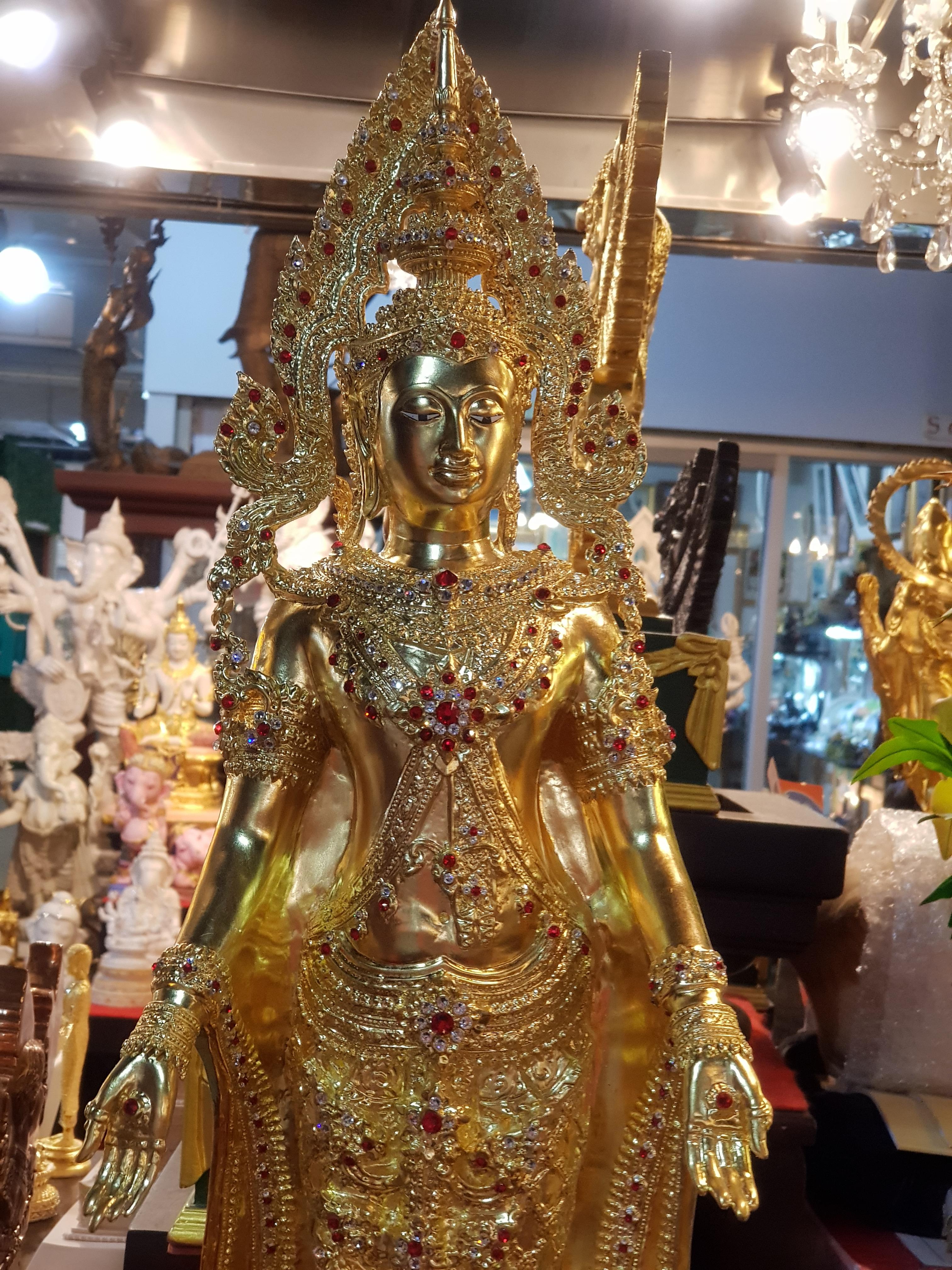 รูปหล่อพระพุทธมหาจักรพรรดิ ปางเปิดโลกทรงเครื่อง วัดกษัตราธิราชวรวิหาร จ.อยุธยา ปิดทองคำเปลว ติดคริสตัล