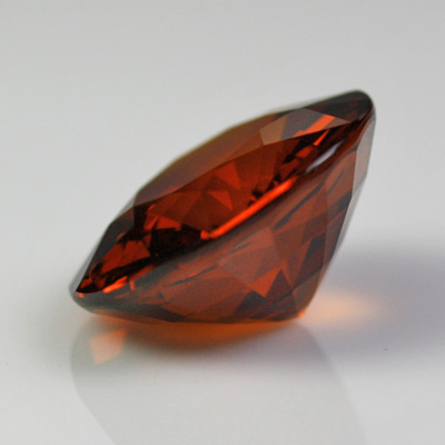 **ขายแล้ว**โกเมนสีส้มหรือสเปซซาไทท์ (Spessartite Garnet) 3.30 กะรัต เหลี่ยมกลม สะอาด ไฟดี