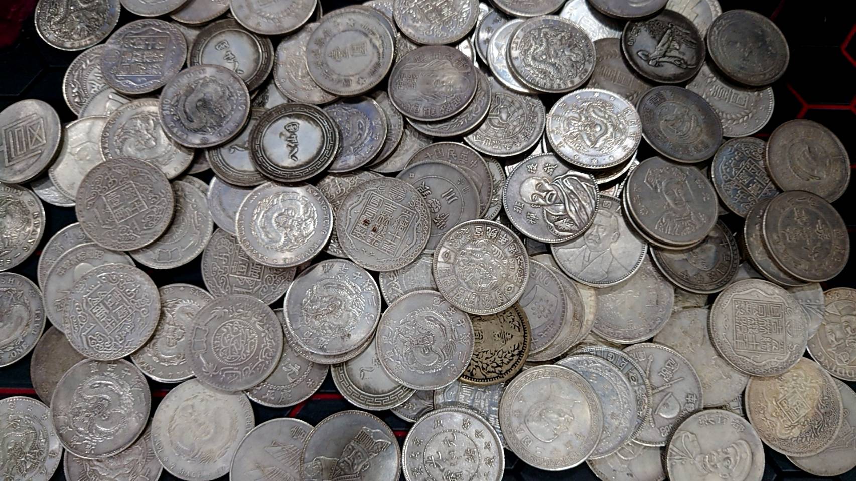 เหรียญนิเกิล เหรียญจีน ขนาด 4 เซ็น ไม่ทราบปีและรุ่น คละแบบ ราคาต่อเหรียญ
