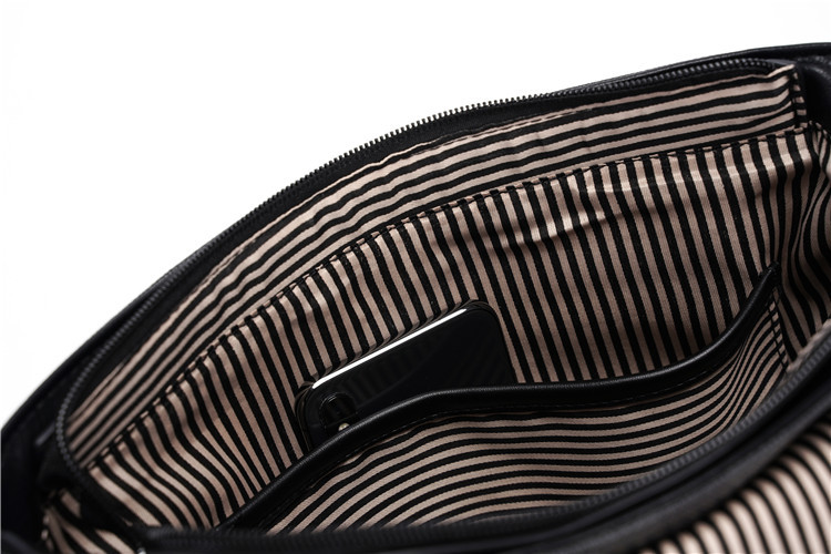 กระเป๋าสะพายข้างผู้ชาย กระเป๋าหนังผู้ชาย รหัส A023