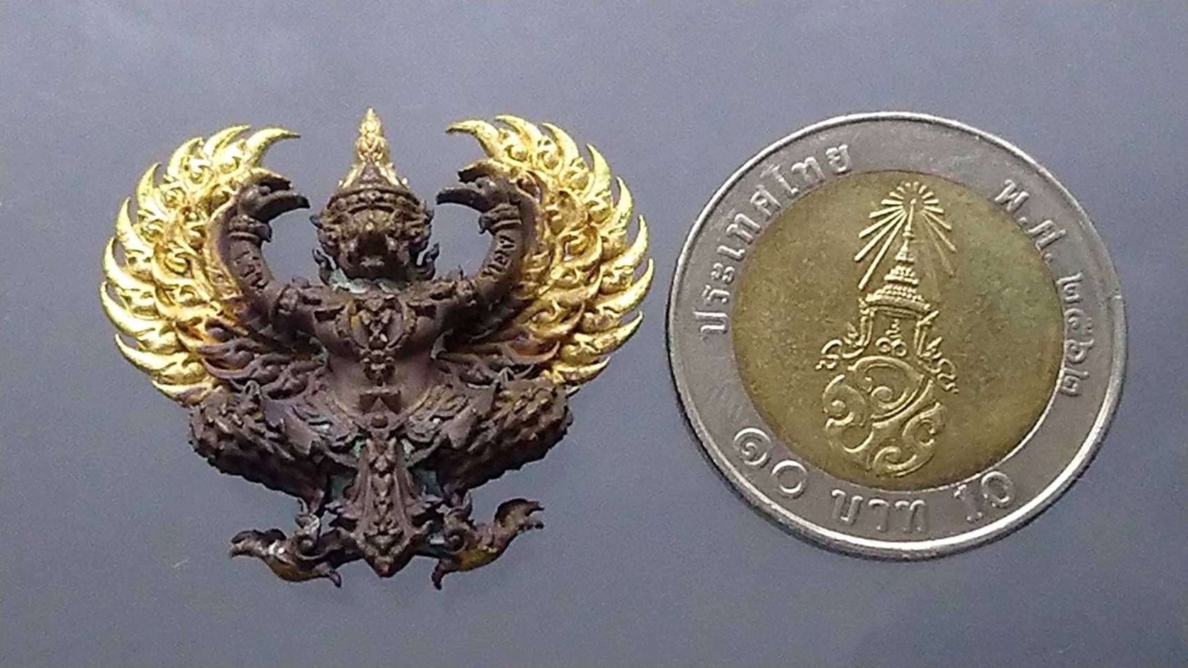 พญาครุฑ รุ่นรวยหมื่นล้าน หลวงพ่อพัฒน์ วัดห้วยด้วน เนื้อชนวนปีกทอง พิมพ์เล็ก 2563 (SKU-03021)