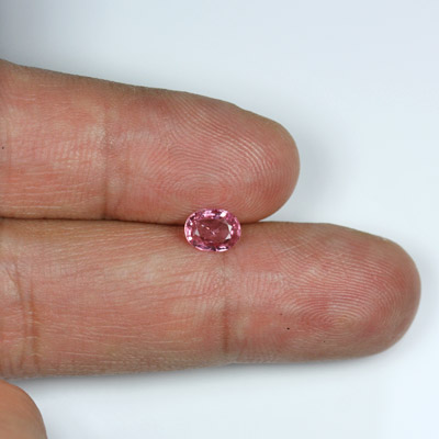 แซปไฟร์สีชมพู (Pink Sapphire) 0.78 กะรัต สีชมพู รูปไข่