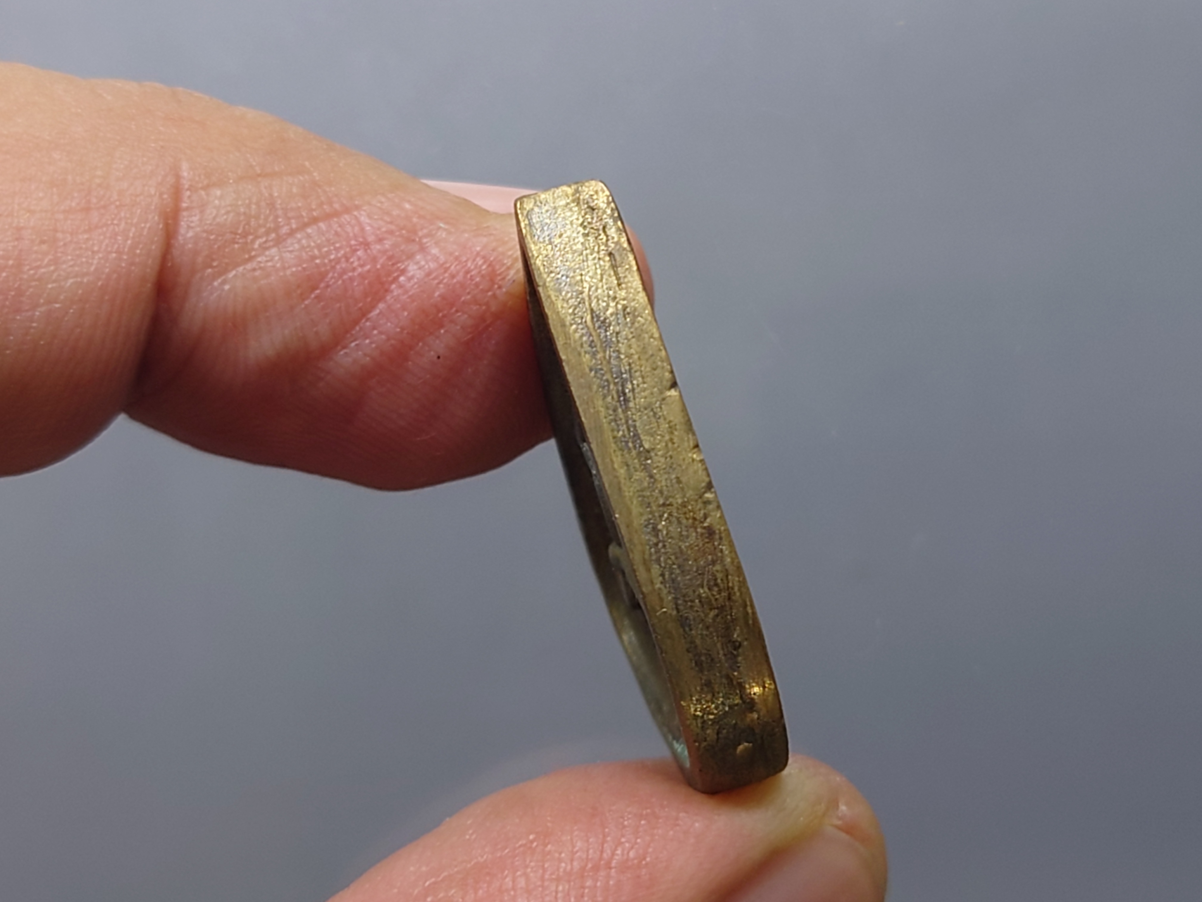 พระแก้วมรกต ทรงเครื่องฤดูฝน เนื้อนวะ รุ่น 23 ตุลามหามงคล พิมพ์ใบโพธิ หลวงพ่อเกษม เขมโก ปลุกเสก สำนักสุสานไตรลักษณ์ ลำปาง ปี2538 พร้อมกล่องเดิม