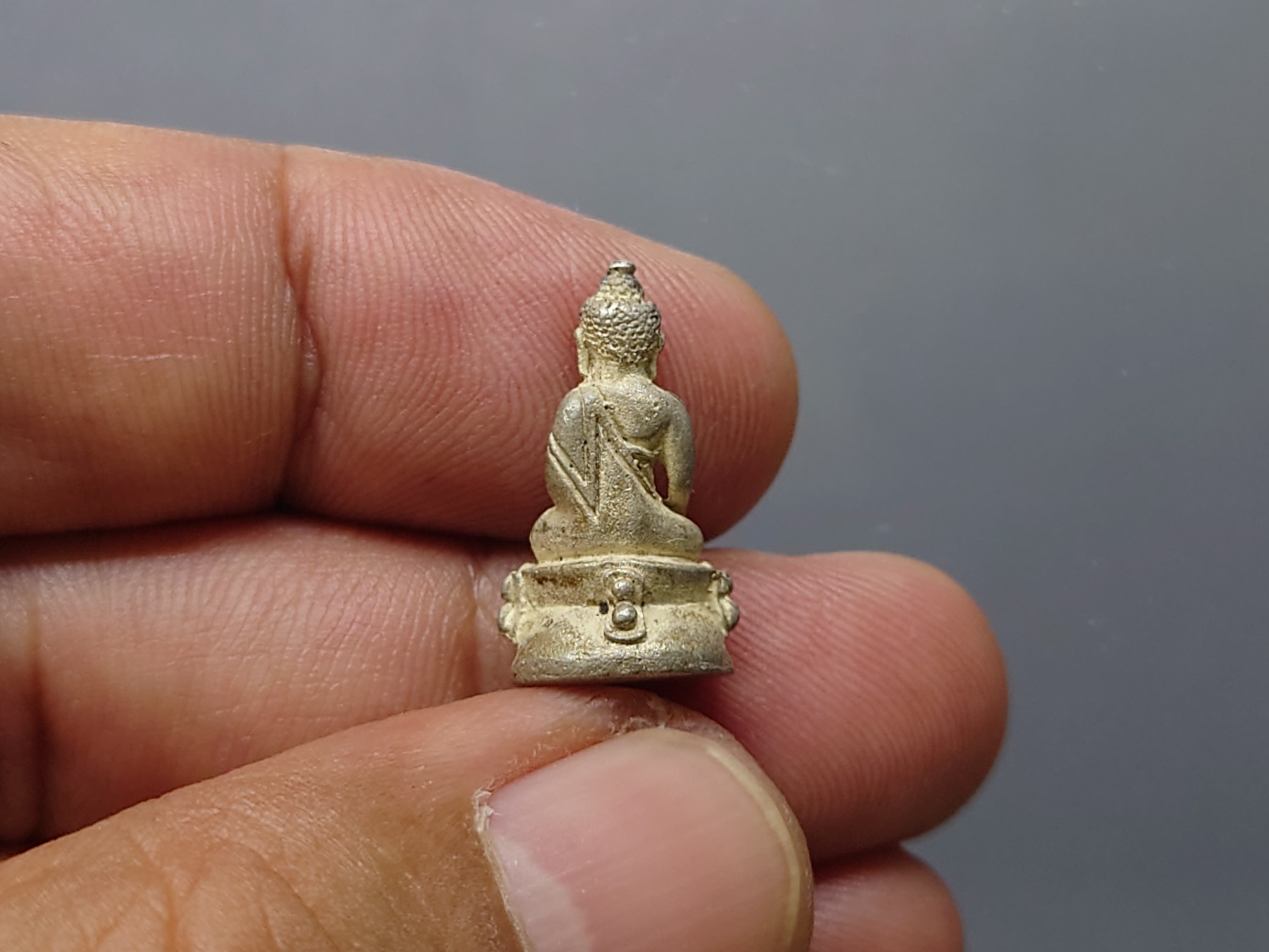 พระกริ่งชัยวัฒน์ วัฒนะ เนื้อเงิน รุ่นเจริญอายุ ๖ รอบ พระจุลคณิศร (เฉลิม ชยุตตโม) วัดราชบพิธสถิตมหาสีมาราม ปี2534 พร้อมกล่องเดิม