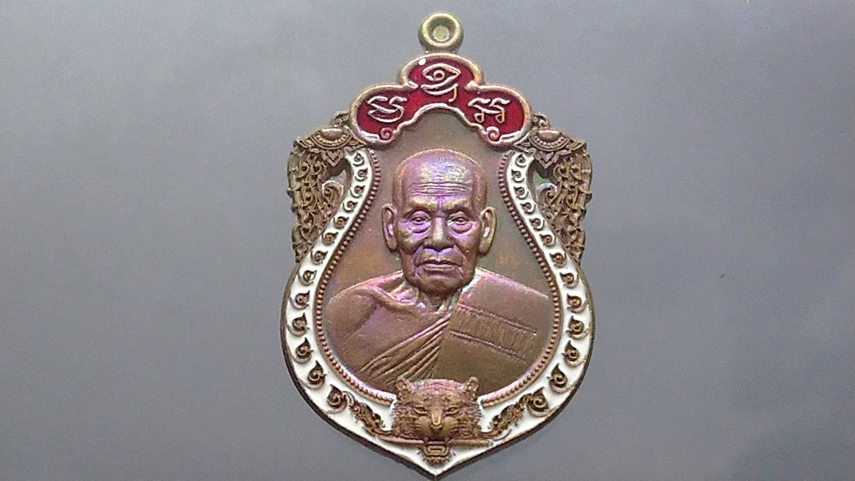 เหรียญเสมาเสือคาบดาบ รุ่น2 เนื้อชนวน ลงยาขอบขาว ซุ้มแดง หลวงพ่อพัฒน์ วัดห้วยด้วน โคท 47 (SKU-03361)
