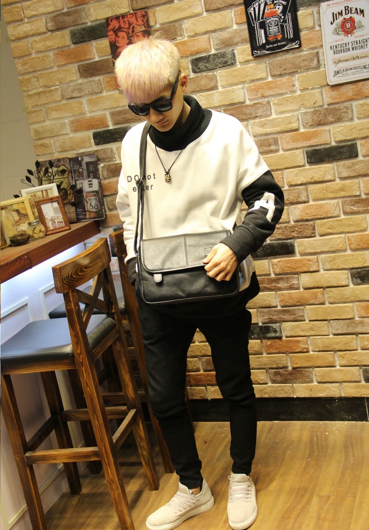 กระเป๋าสะพายข้างผู้ชาย รหัส A002