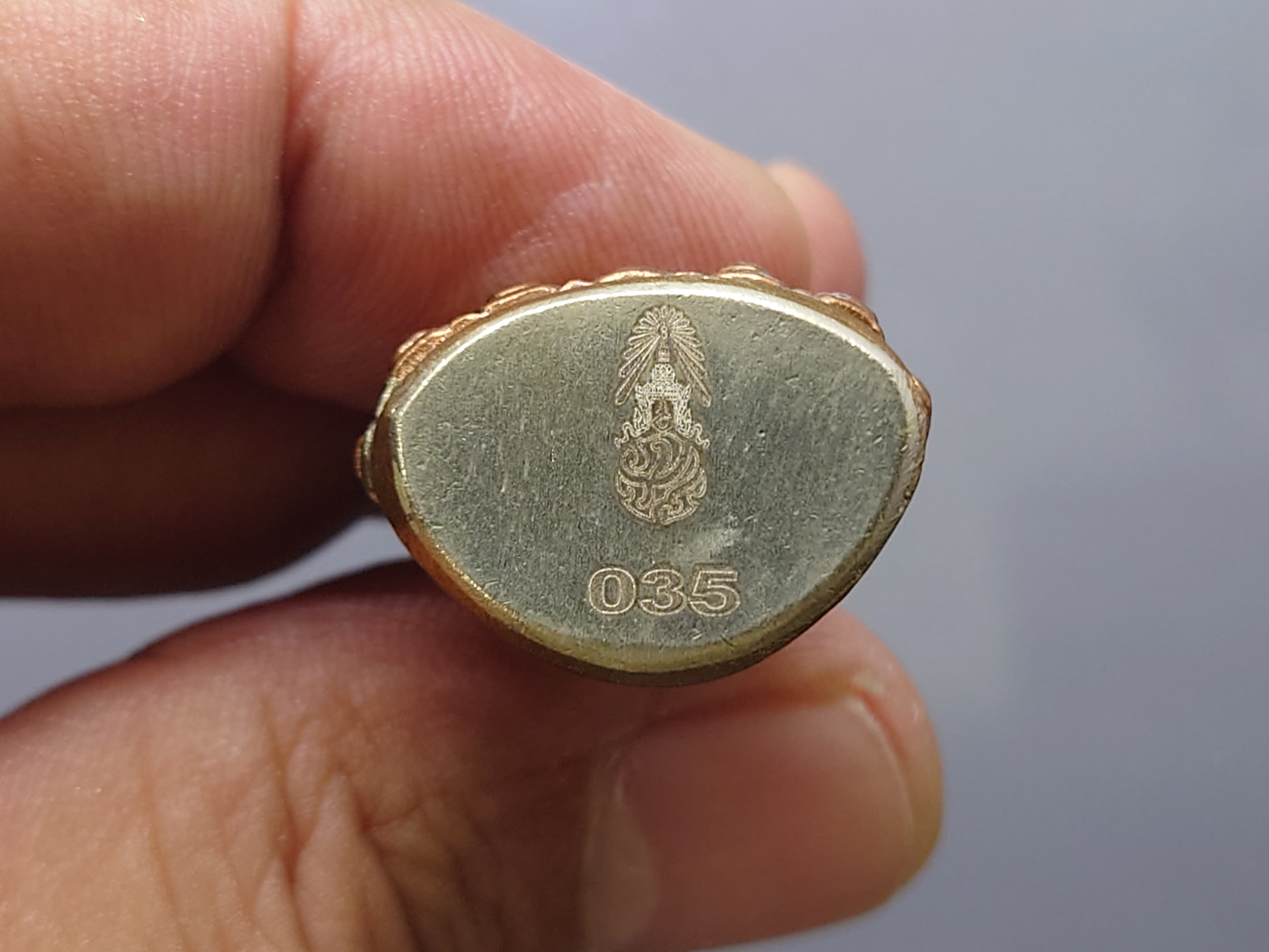 พระกริ่งพุทโธ ภ.ป.ร.เนื้อสัมฤทธิ์ ฐานเงินแท้ ขนาดสูง 3.8 ซ.ม.วัดบวรนิเวศวิหาร ปี2554 พร้อมกล่องเดิม