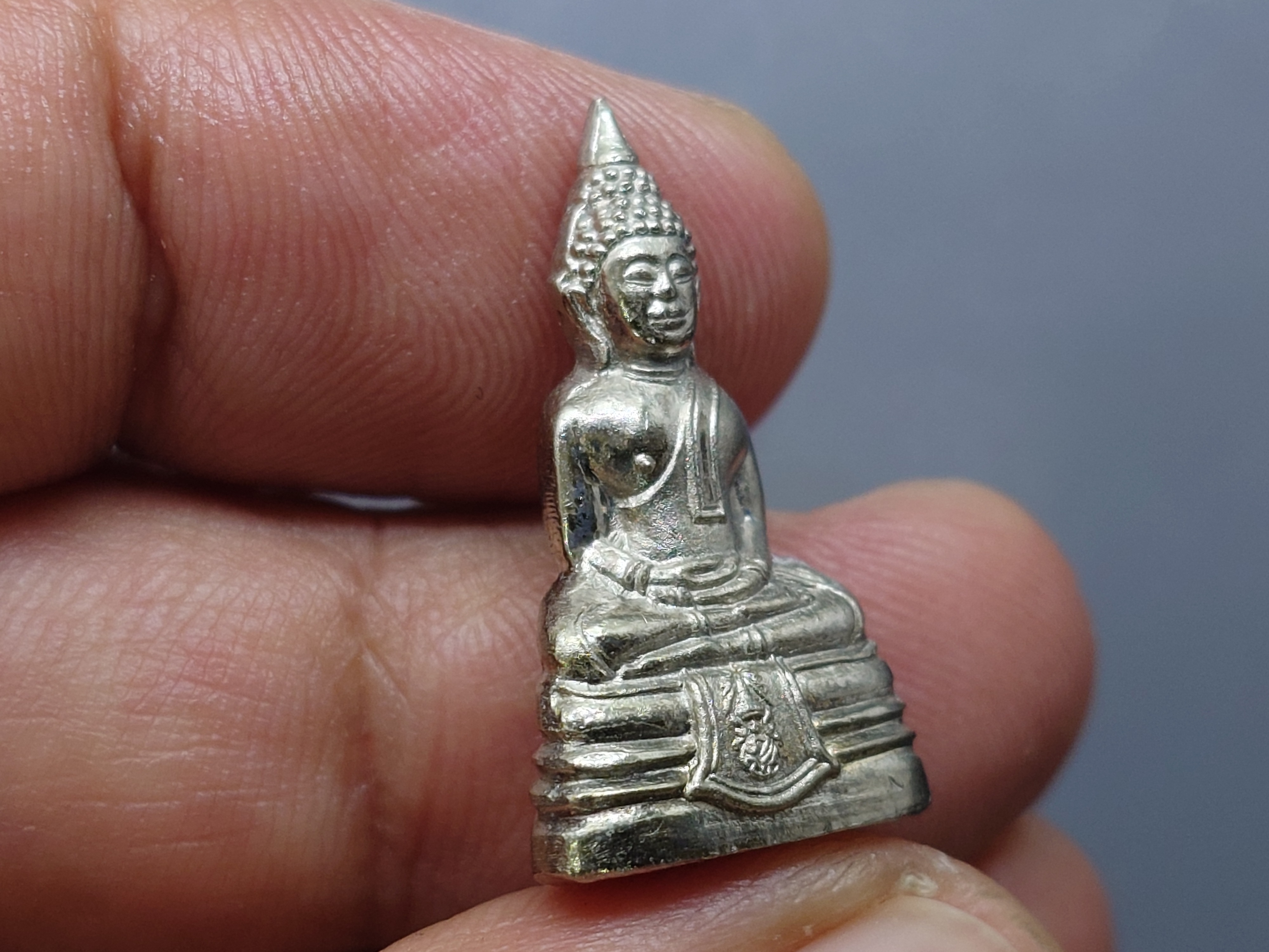 หลวงพ่อโสธร ภปร. กาญจนาภิเษก เนื้อเงิน ๔๐ ปี มหาวิทยาลัยบูรพา พิธีพุทธาภิเษก ณ พระอุโบสถวัดโสธรวราราม ปี2539 พร้อมกล่องเดิม