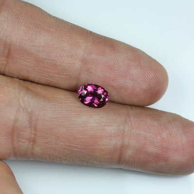 ทัวร์มาลีนสีชมพู (Pink Tourmaline) 1.05 กะรัต สีชมพูอมม่วง รูปไข่ ไฟดี