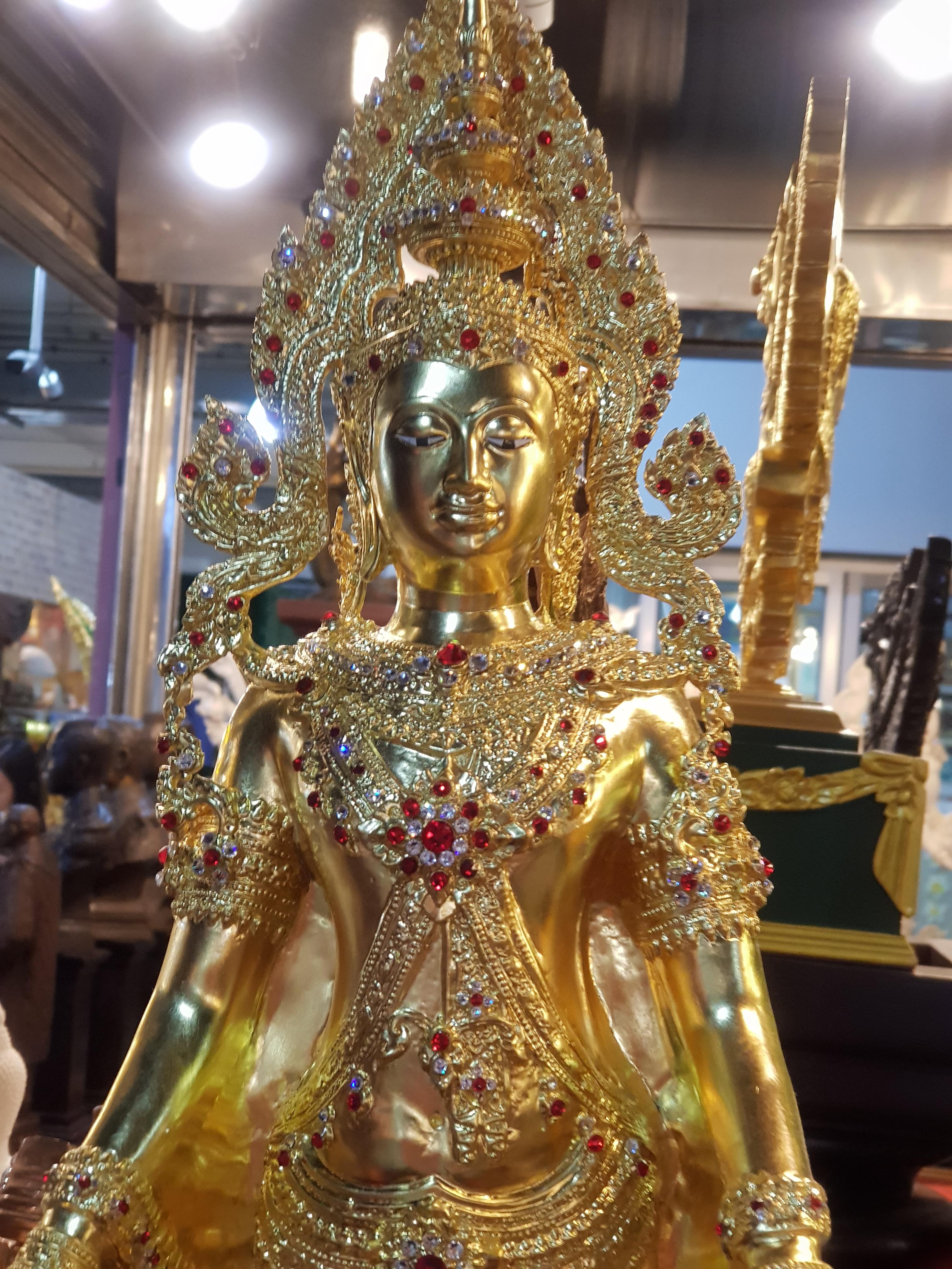 รูปหล่อพระพุทธมหาจักรพรรดิ ปางเปิดโลกทรงเครื่อง วัดกษัตราธิราชวรวิหาร จ.อยุธยา ปิดทองคำเปลว ติดคริสตัล