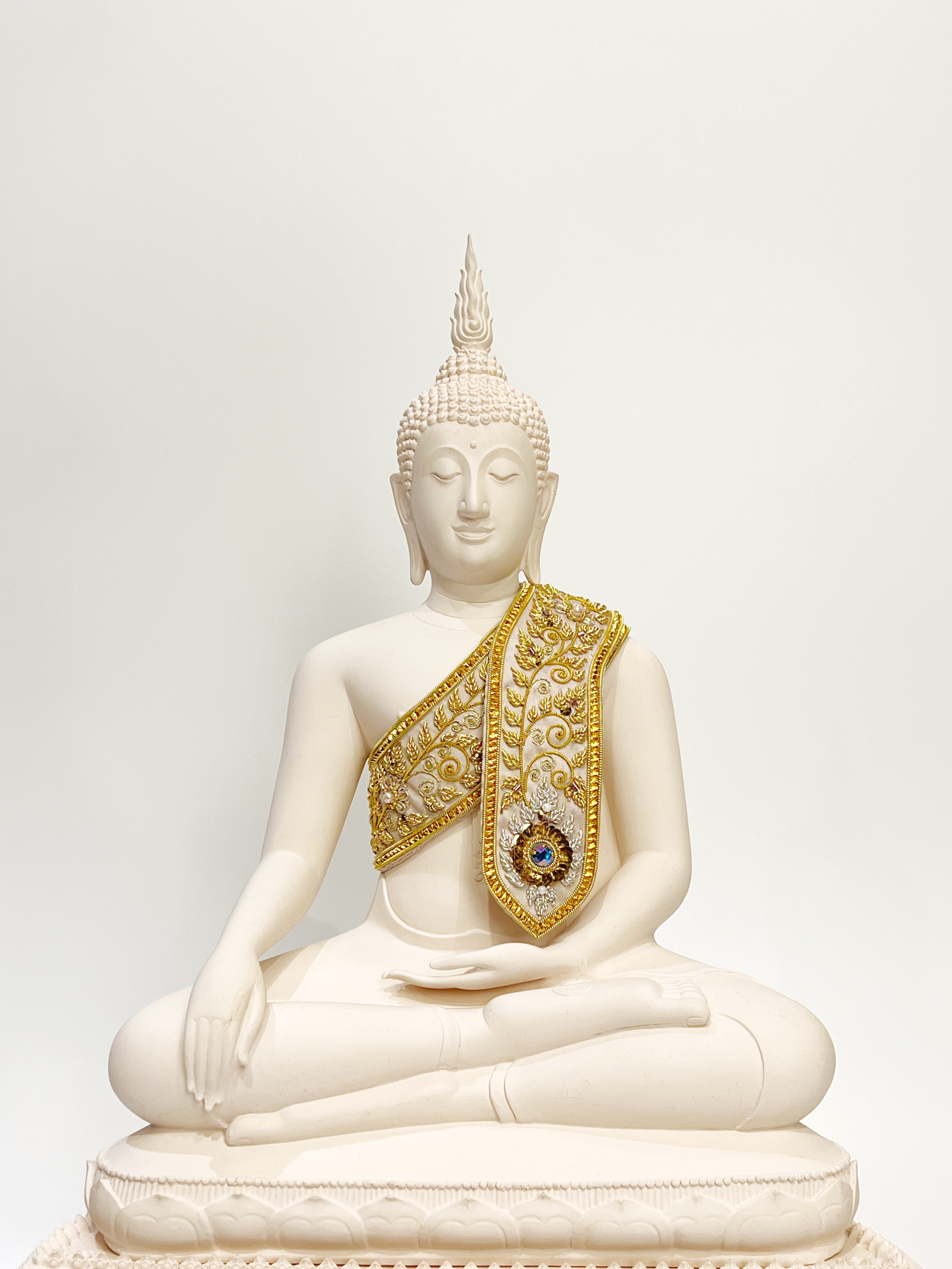 สังฆาฏิปักดิ้นทอง สำหรับพระพุทธรูป ขนาดหน้าตัก 9 นิ้ว