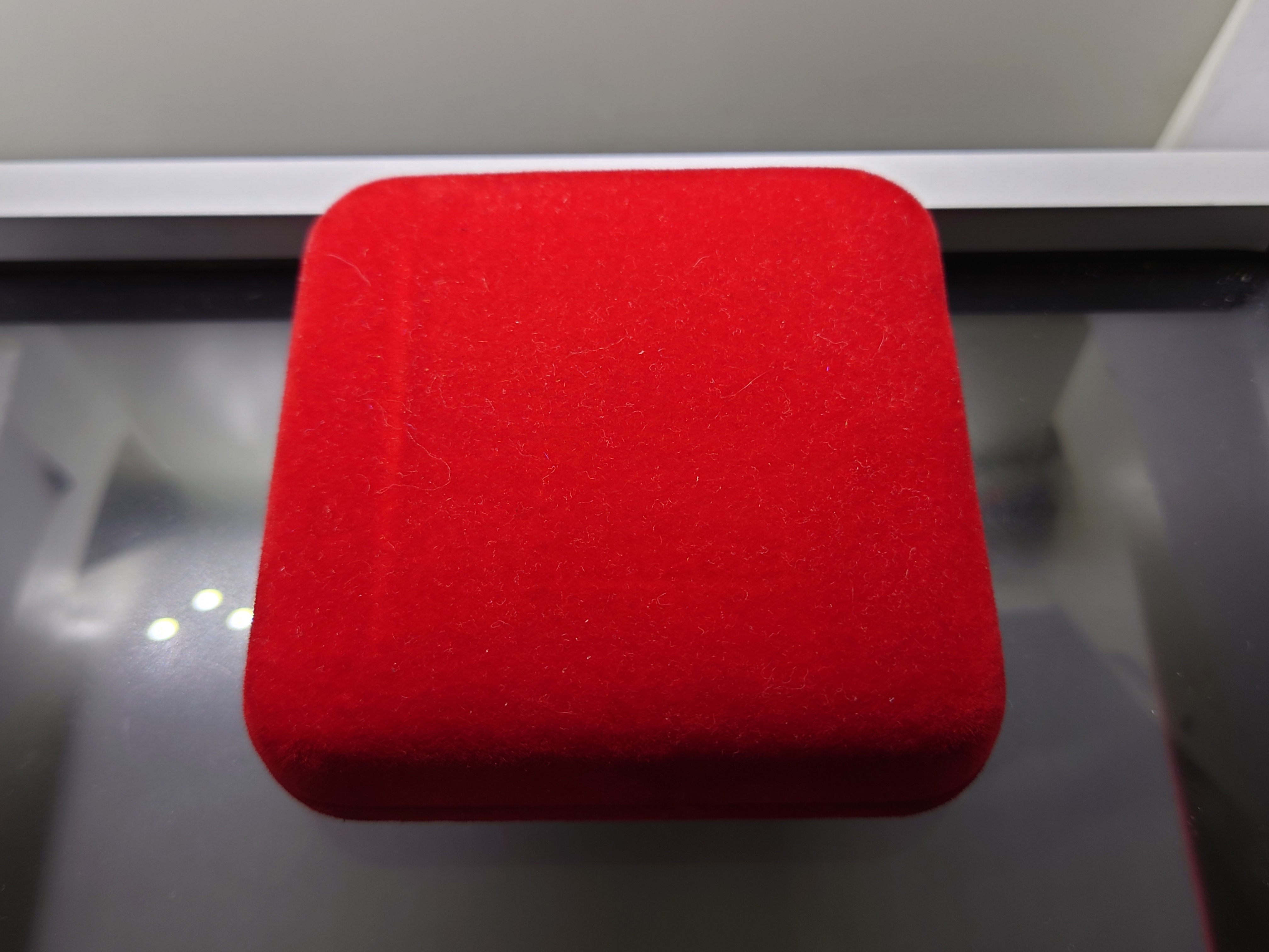 พระกริ่ง-พระชัยวัฒน์ นิรันตราย เนื้อสัมฤทธิ์ชุบทอง วัดราชประดิษฐสถิตมหาสีมาราม พ.ศ.2549 พร้อมกล่องเดิม