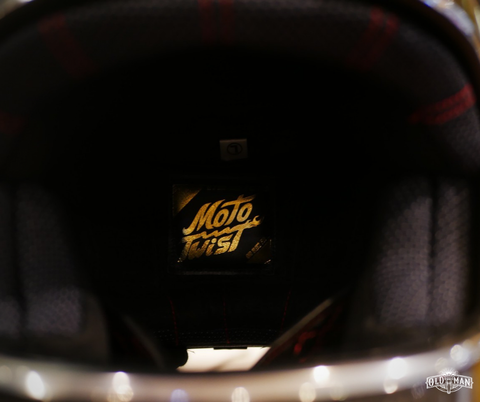 หมวกกันน็อคเต็มใบ Moto twist AP สีดำเงา (สอบถามก่อนสั่งซื้อ)