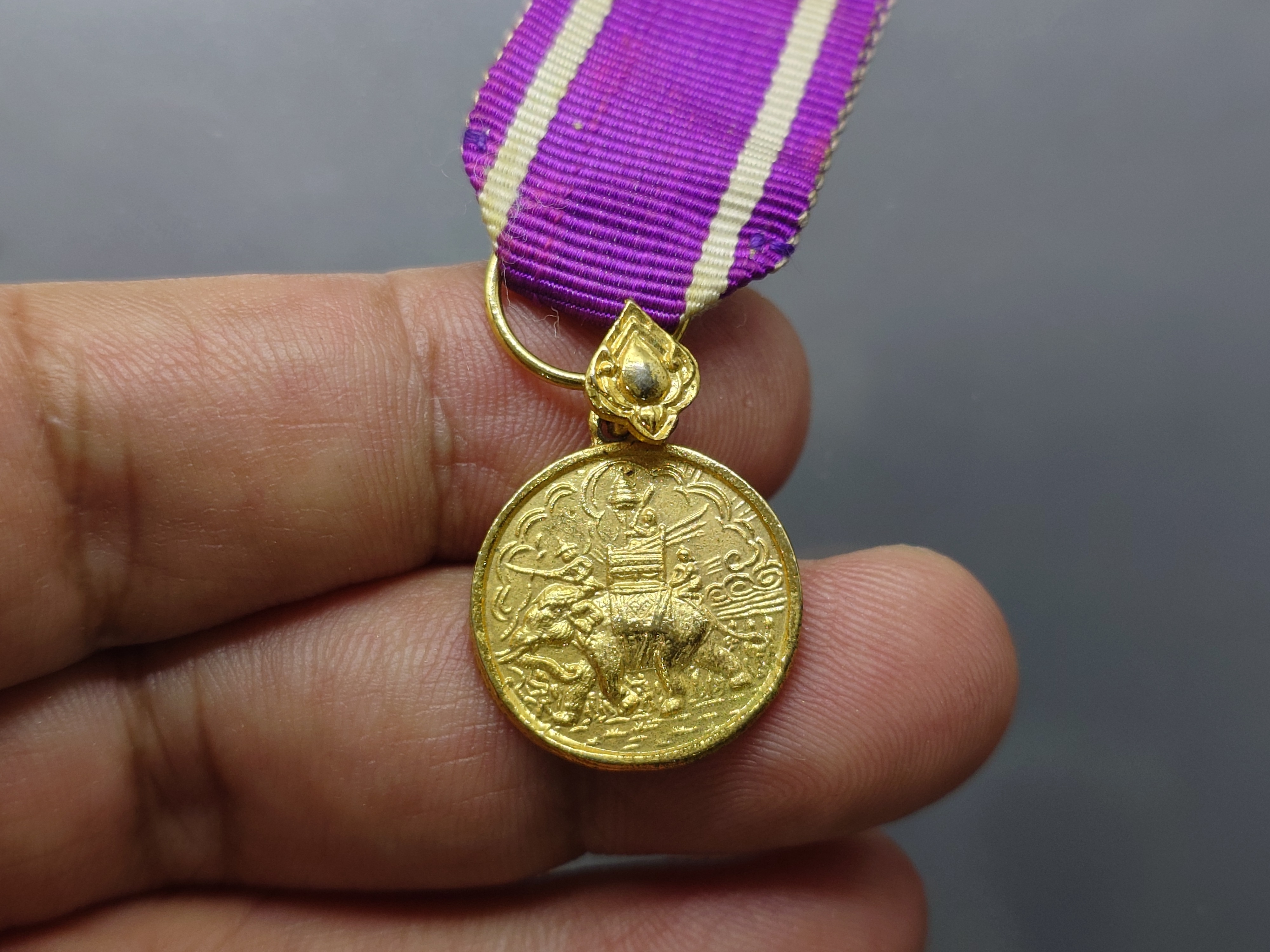 เหรียญราชการชายแดน แบบย่อ หายาก กาหลั่ยทอง พร้อมแพร