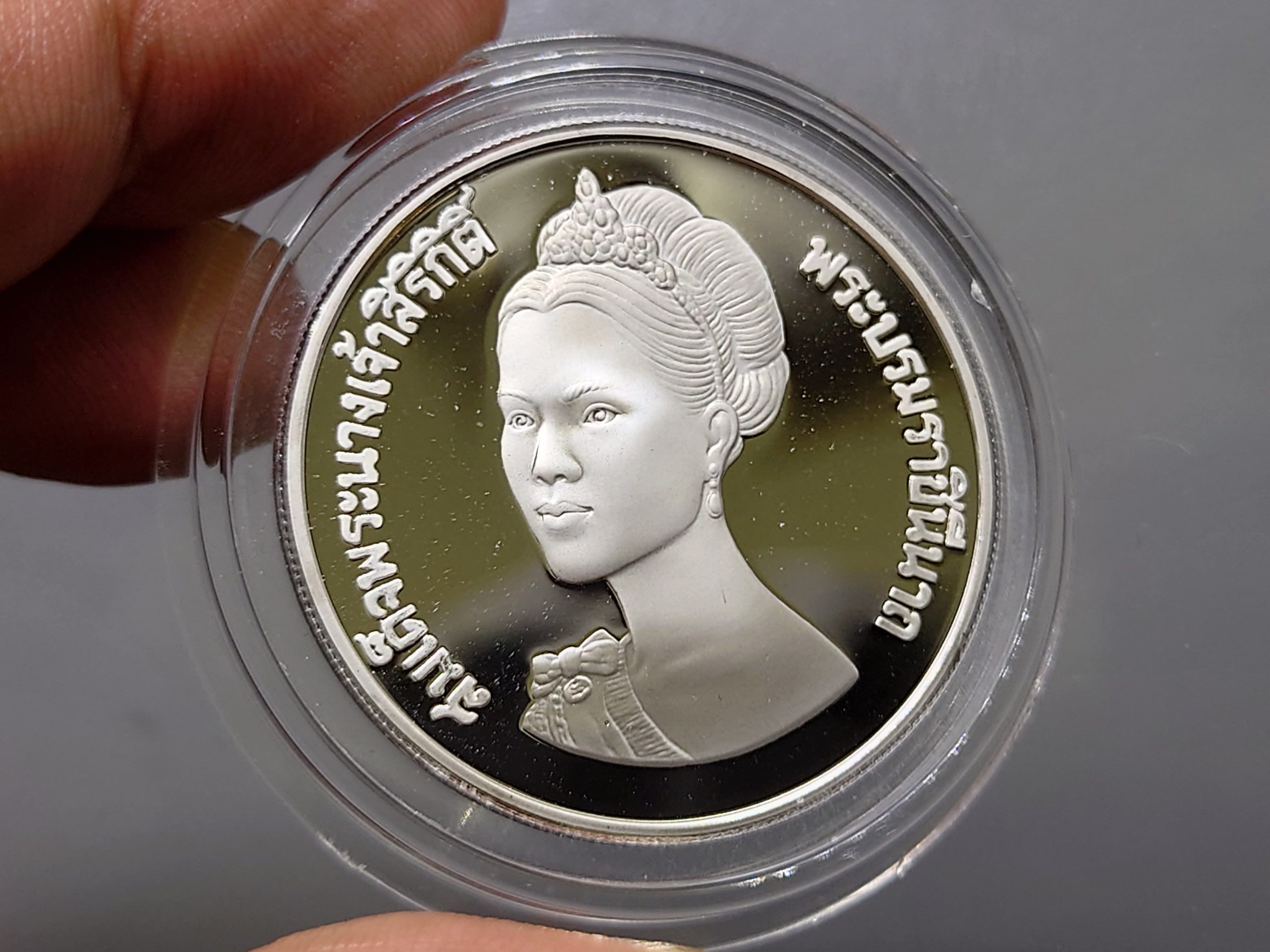 เหรียญเงินขัดเงา 600 บาท ที่ระลึก 50 พรรษา สมเด็จพระนางเจ้าสิริกิติ์ พระบรมราชินีนาถ 2525 สภาพสวย ติดลำดับหายาก