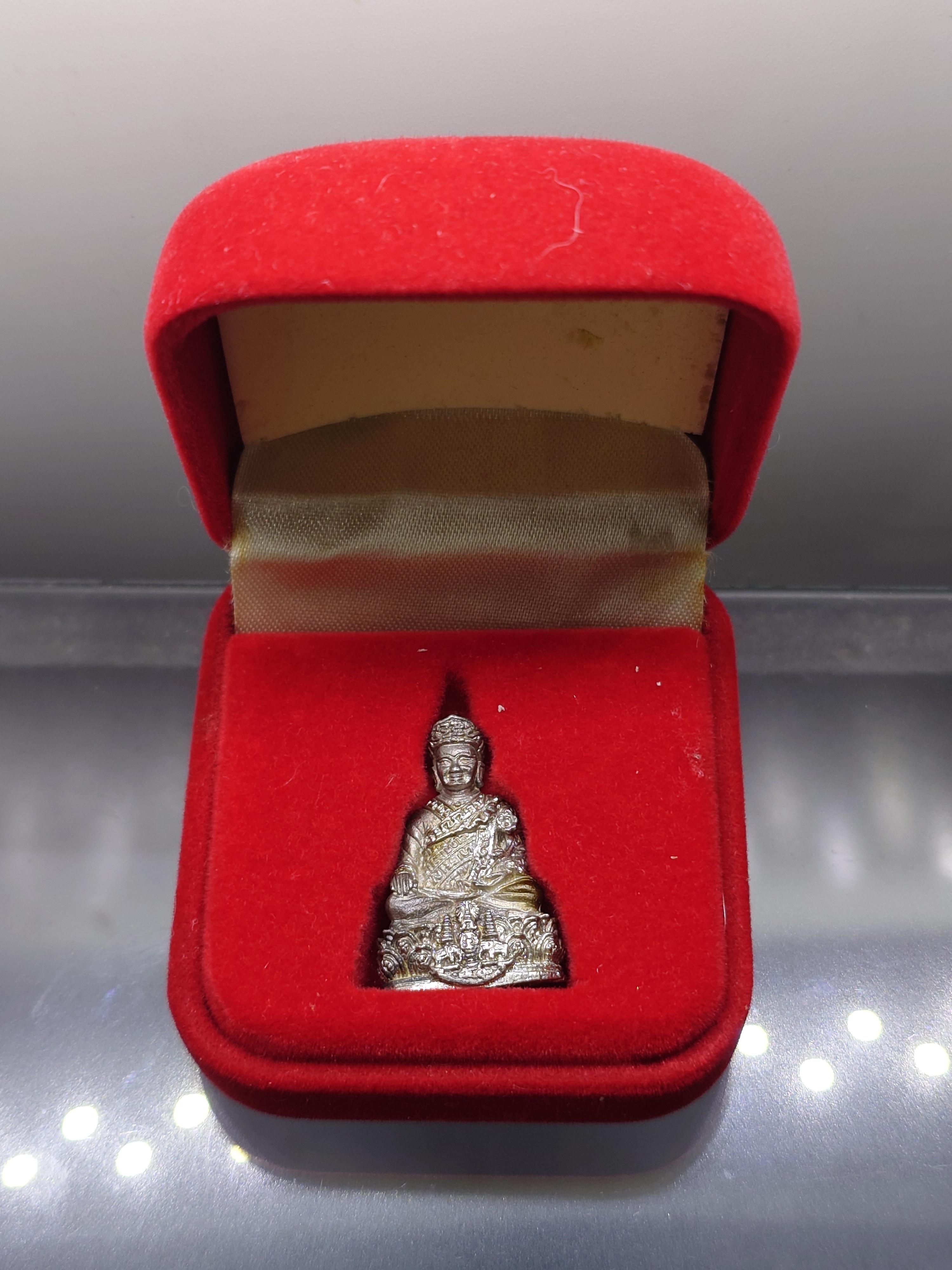 หลวงปู่ไต้ฮงกง เนื้อเงิน รุ่นกาญจนาภิเษก จัดสร้างโดย มูลนิธิปอเต็กตึ๊ง ปี2539 นิยม หายาก