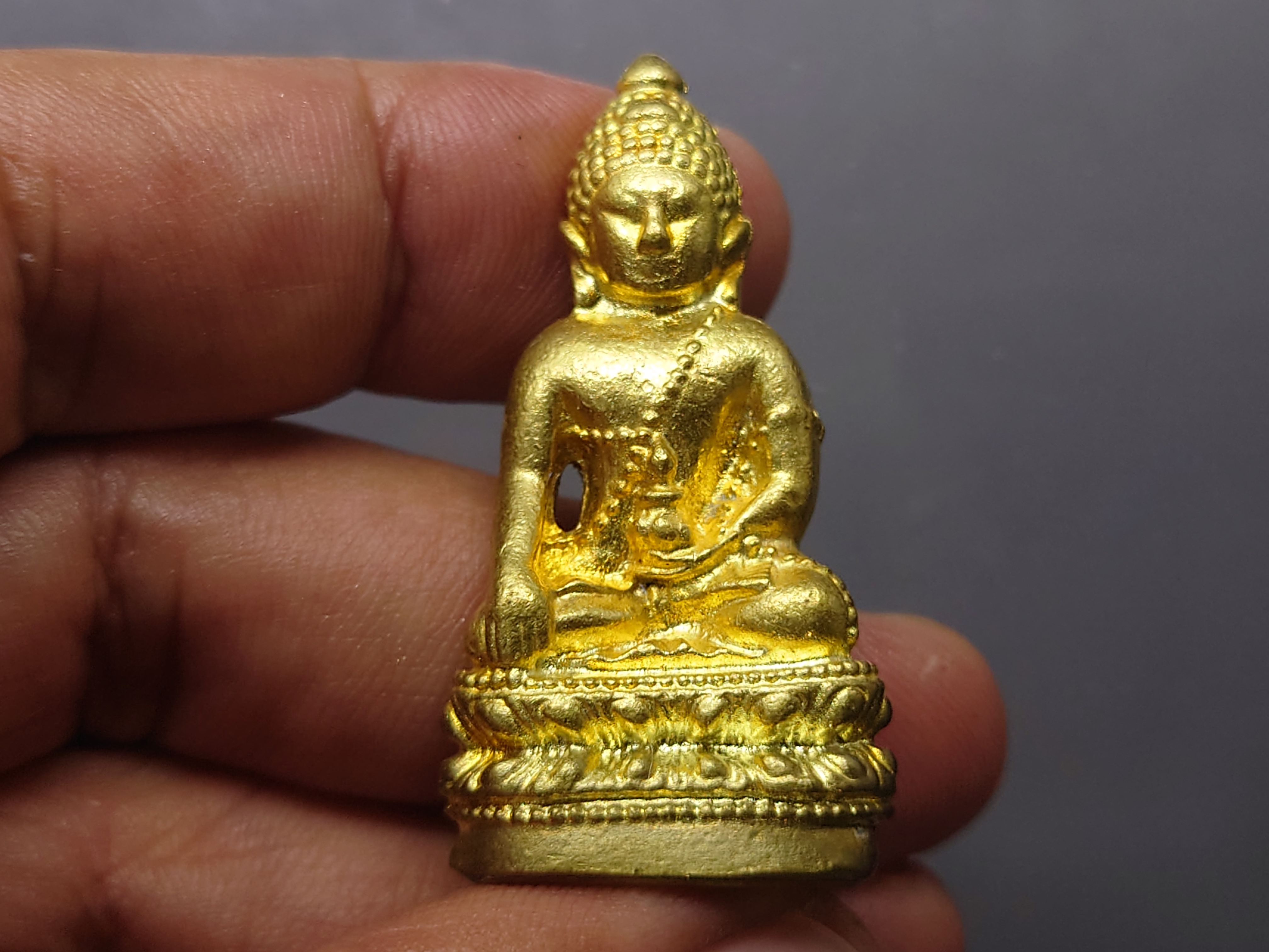 พระกริ่งจักรตรี สก.6 รอบ "พระกริ่ง ๗๒ พรรษาประชาภักดี" เนื้อทองเหลือง ปลุกเสก 16 พิธี พิมพ์ใหญ่ สภาผู้แทนราษฎรจัดสร้าง พ.ศ.2547 พร้อมตลับเดิม