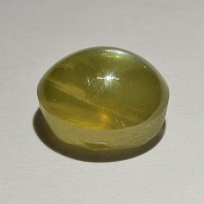 คริสโซเบริลตาแมวหรือไพฑูรย์ (Cat's eye Chrysoberyl) 2.17 กะรัต รูปร่างดี จากศรีลังกา