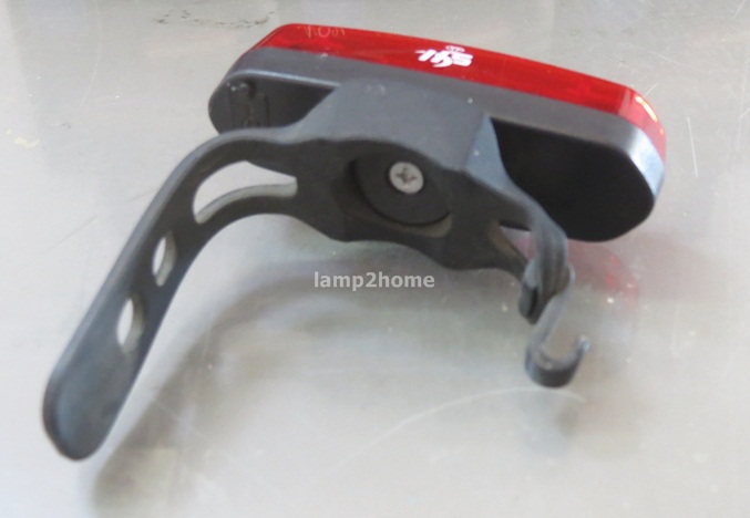 ไฟท้ายจักรยาน ปรับได้ 2 สี 6 จังหวะ ชาร์จ usb