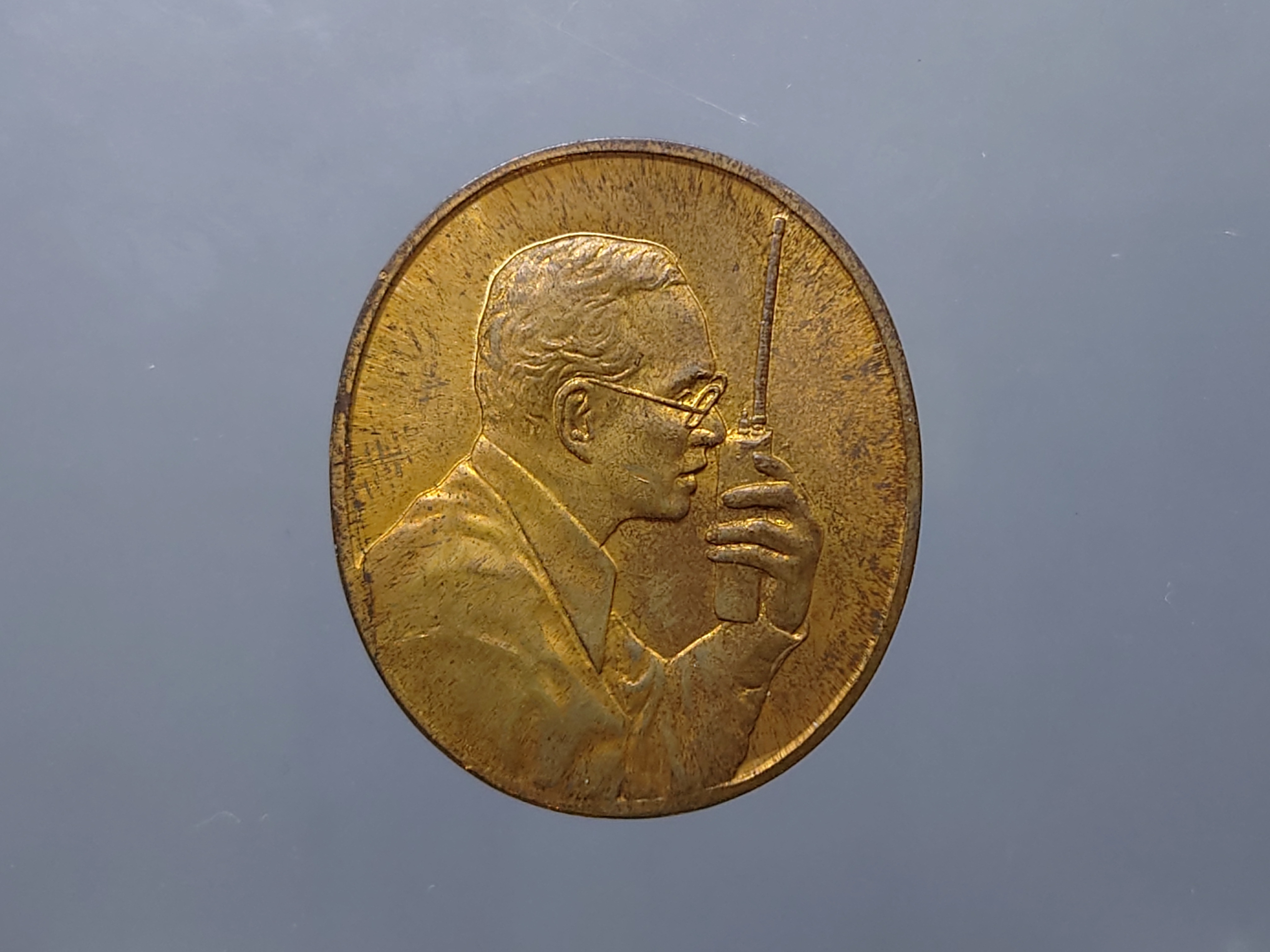 เหรียญในหลวงทรง.วอ.เนื้อทองแดง เฉลิมพระเกียรติพระราชกรณียกิจด้านการสื่อสาร พศ.2539