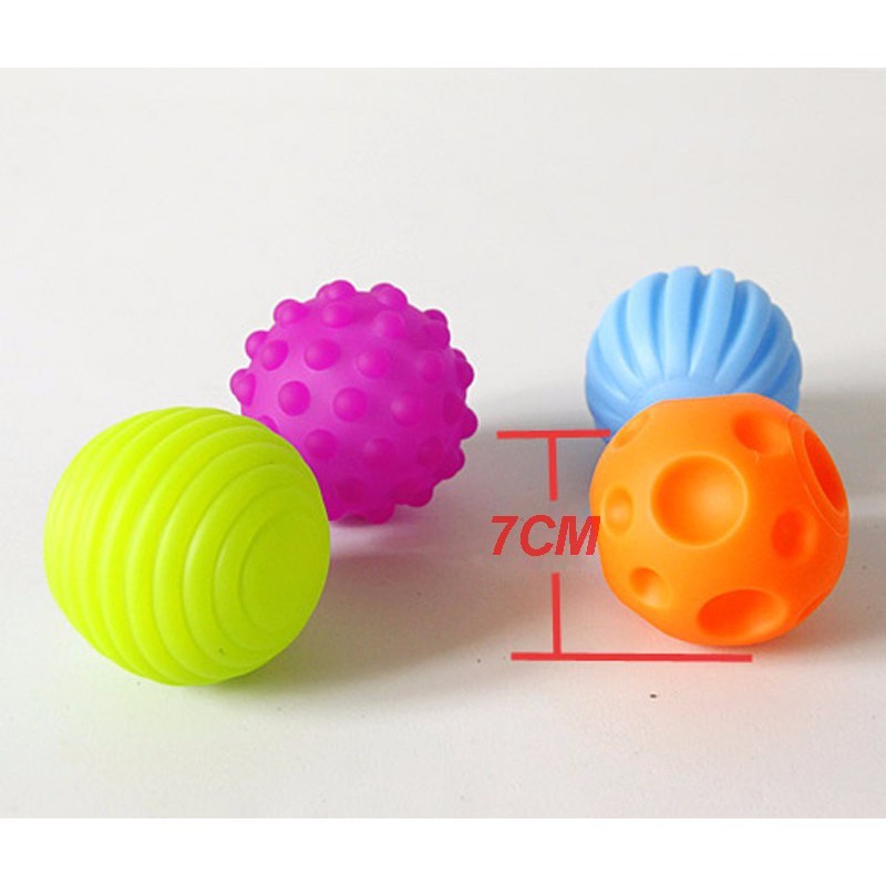 MUISUNGSHOP Softball เซ็ต 4 / 6 ลูก : ลูกบอลยางนิ่ม บีบแล้วมีเสียง ปลอดสาร BPA เสริมพัฒนาการ ของเล่นสำหรับลูกน้อย โดย muisungshop
