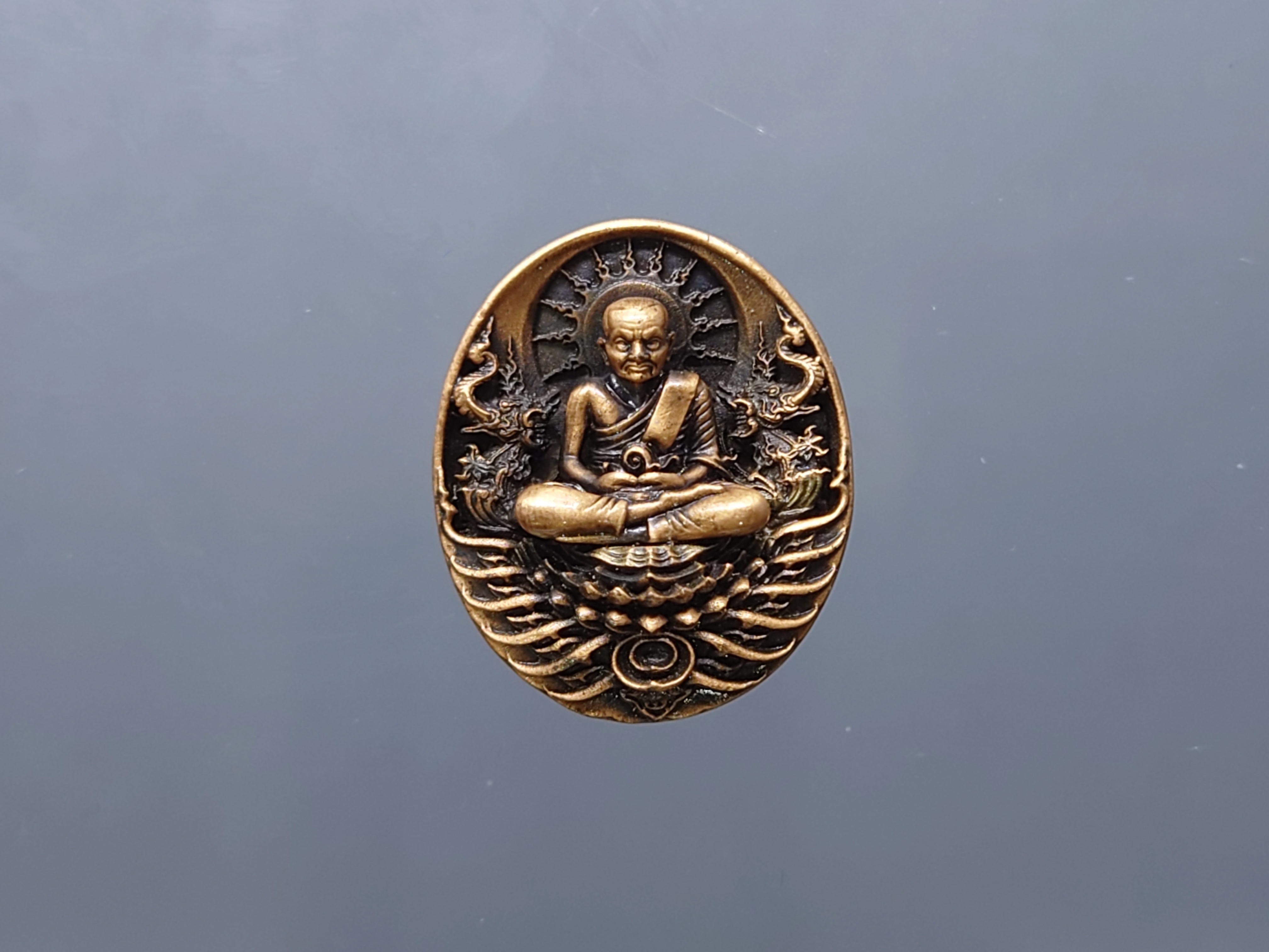 เหรียญหลวงปู่ทวด รุ่นอภิเมตรา มหาโพธิสัตว์ พิมพ์จิ๋ว เนื้อทองแดงนอก (แยกชุดกรรมการ โคท ๒๐๐๐) ควบคุมออกแบบโดย อ.เฉลิมชัย พ.ศ.2558