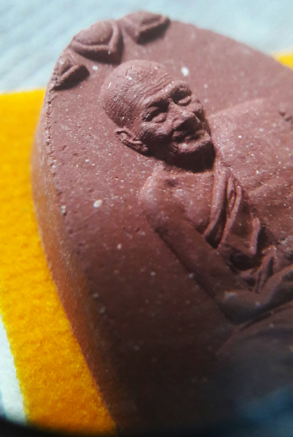 พระผงนั่งเมฆเลื่อนยศ เนื้อแดงชานหมาก หลวงปู่มหาศิลา สิริจันโท ปี 2564