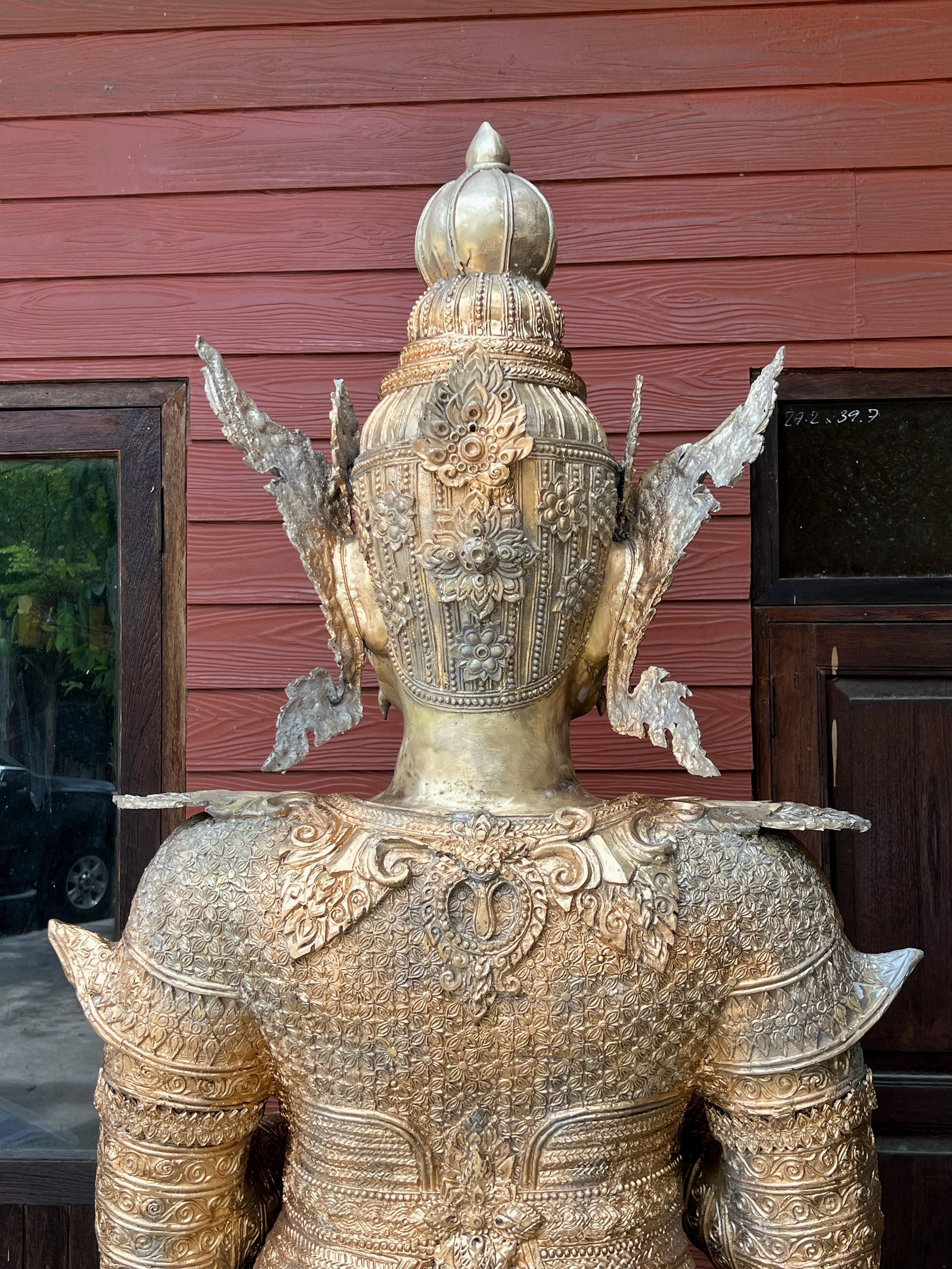 รูปหล่อ ท้าวเวสสุวรรณ ขนาดสูง 2.40 เมตร งานศิลปิน