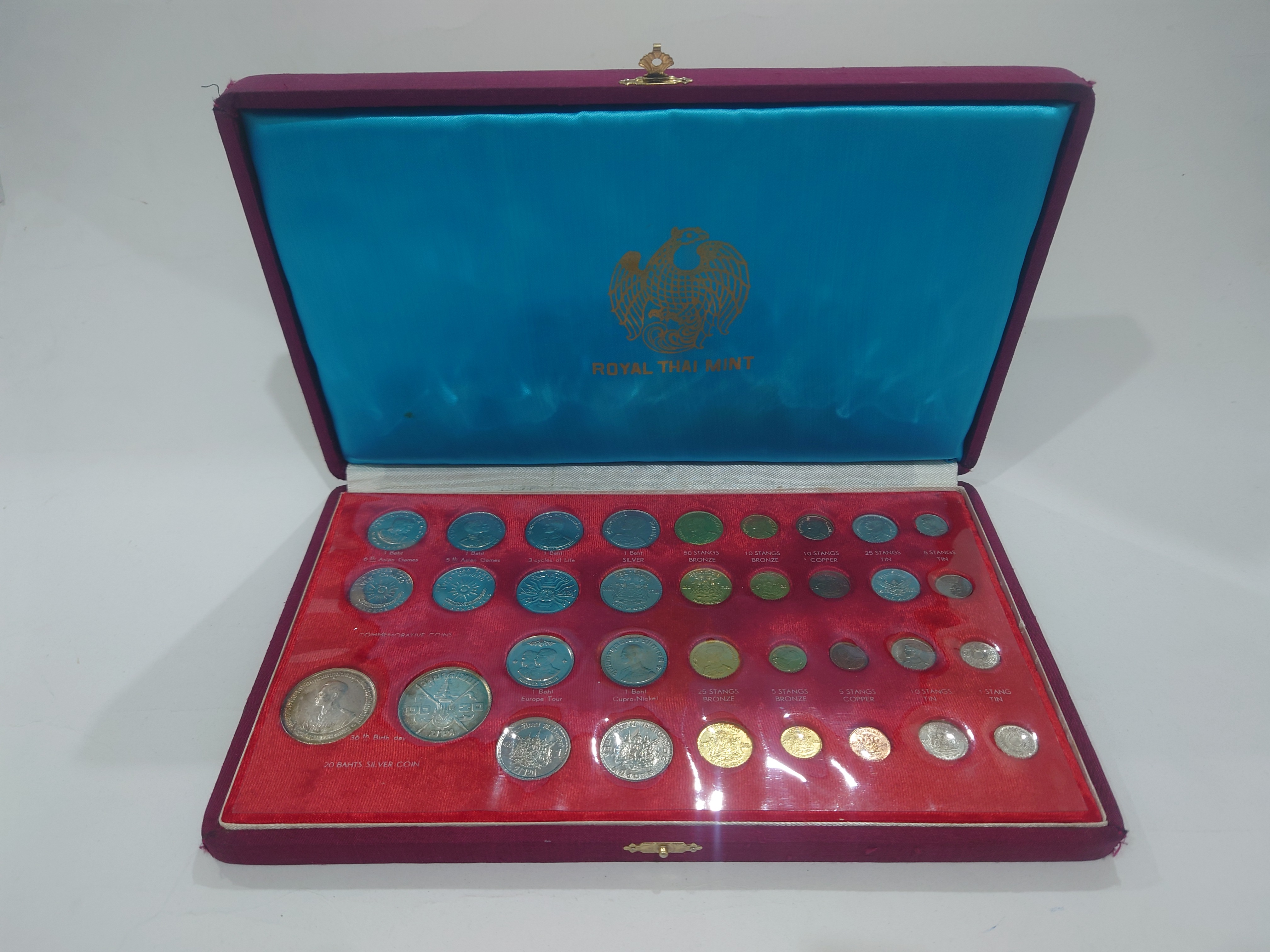 ชุดเหรียญกษาปณ์ 34 เหรียญ Royal Thai mint (มี 5 สตางค์ ดีบุก 2 เหรียญ ปี2500 หายาก)พร้อมกล่องผ้าใหม เดิมๆ จากกรมธนารักษ์