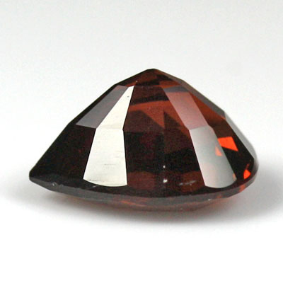 **ขายแล้ว**โกเมนสีเเดงอมม่วงหรือโรโดไลท์ (Rhodolite Garnet) 1.80 กะรัต รูปร่างดี ไฟดี
