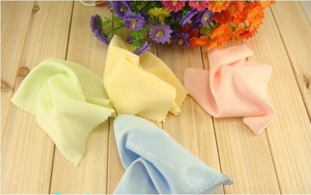 Muisungshop ++ (ยกแพ๊ค 70 ผืน) ผ้าเช็ดแว่น ผ้าเช็ดเลนส์ ขนาด 13*13 ซม. ราคาส่ง(ผ้าโค๊ต)