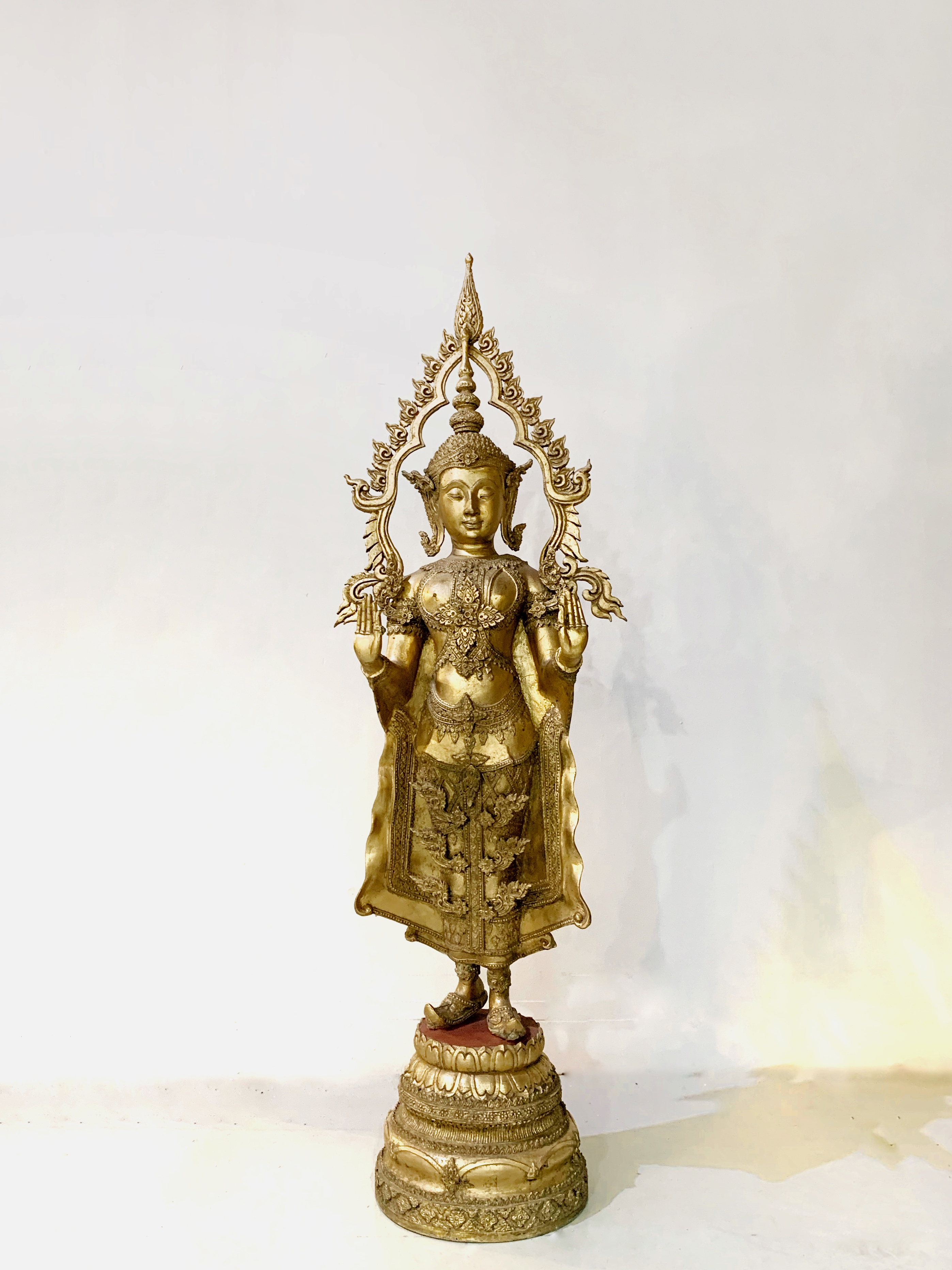 พระพุทธรูปทรงเครื่องกษัตริย์ ปางห้ามสมุทร สูง 12"