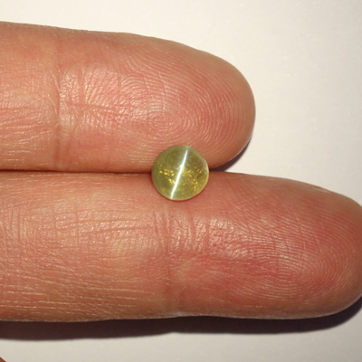 **ขายแล้ว**คริสโซเบริลตาแมวหรือไพฑูรย์ (Cat's eye Chrysoberyl) 1.78 กะรัต เนื้อใส ตาคม จากศรีลังกา