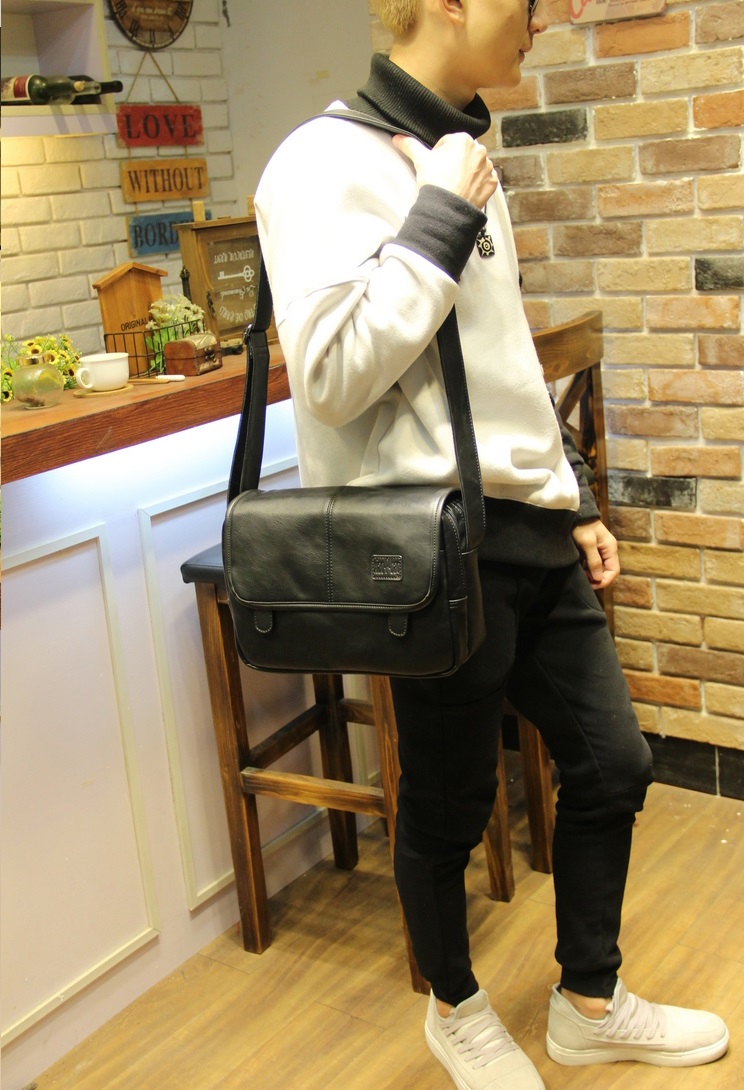 กระเป๋าสะพายข้างผู้ชาย รหัส A002