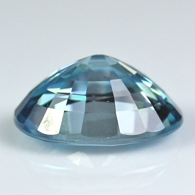 เพทายสีฟ้า (Blue Zircon) 3.63 กะรัต สีฟ้าน้ำทะเล รูปไข่