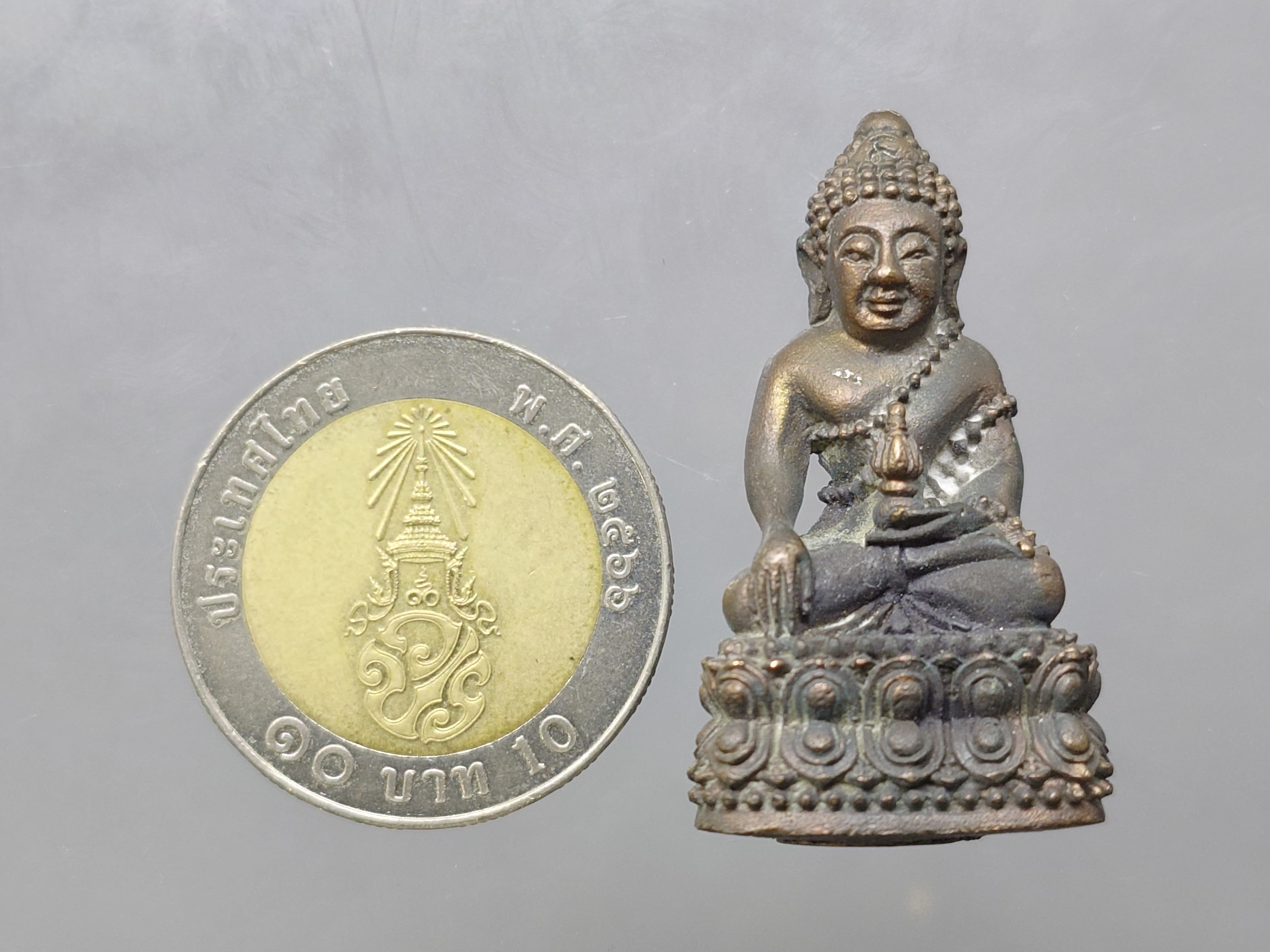 พระกริ่งเทิดพระเกียรติ รัชกาลที่ 5 มหาราช เนื้อนวะโลหะ อธิษฐานจิตปลุกเสกโดยหลวงพ่อเกษม เขมโก ก่อนเป็นปฐมฤกษ์ วัดหัวลำโพง ปี2537 พร้อมตลับเดิม