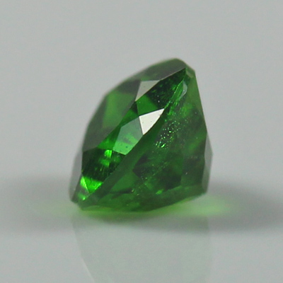 **ขายแล้ว**โครมไดออปไซด์ (Chrome Diopside) 0.47 กะรัต สีเขียว เม็ดเล็ก น่ารัก
