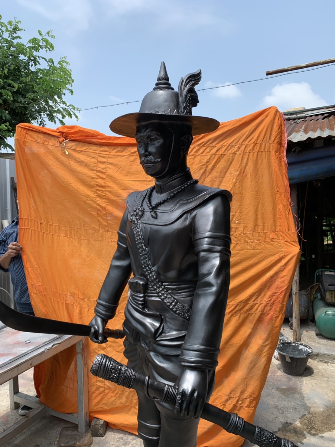 พระบรมรูปหล่อ สมเด็จพระเจ้าตากสินมหาราช สูง 190 cm