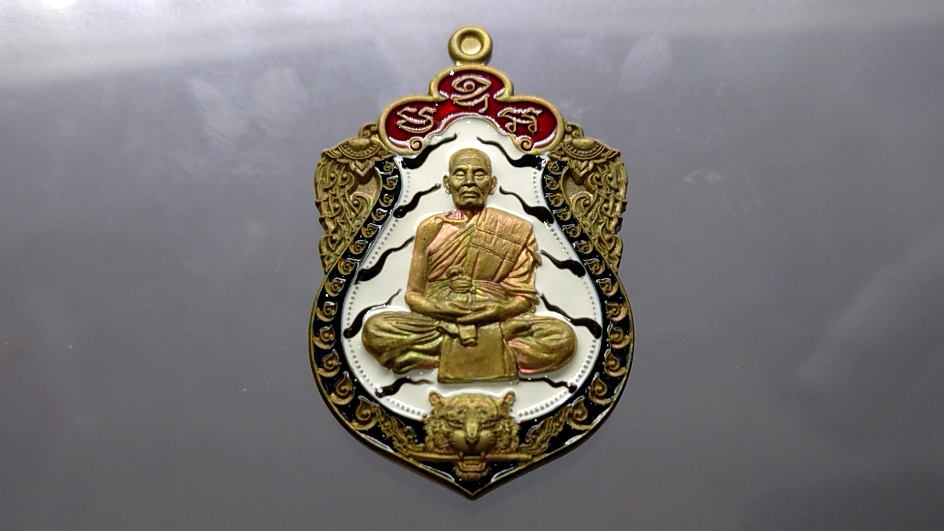 เหรียญเสมาเสือคาบดาบ รุ่น1 เนื้อชนวน ลงยาเสือขาว ลงยาขอบดำ ซุ้มแดง หลวงพ่อพัฒน์ วัดห้วยด้วน โคท 195