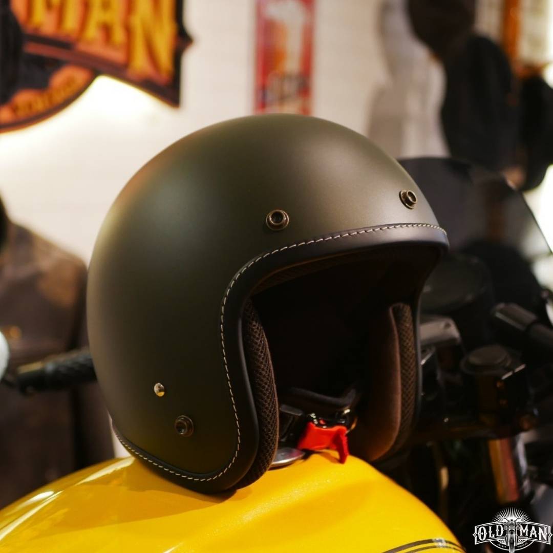หมวกกันน๊อค moto twist สีเขียวขี้ม้าด้าน (สอบถามไซส์ก่อนสั่งซื้อ)
