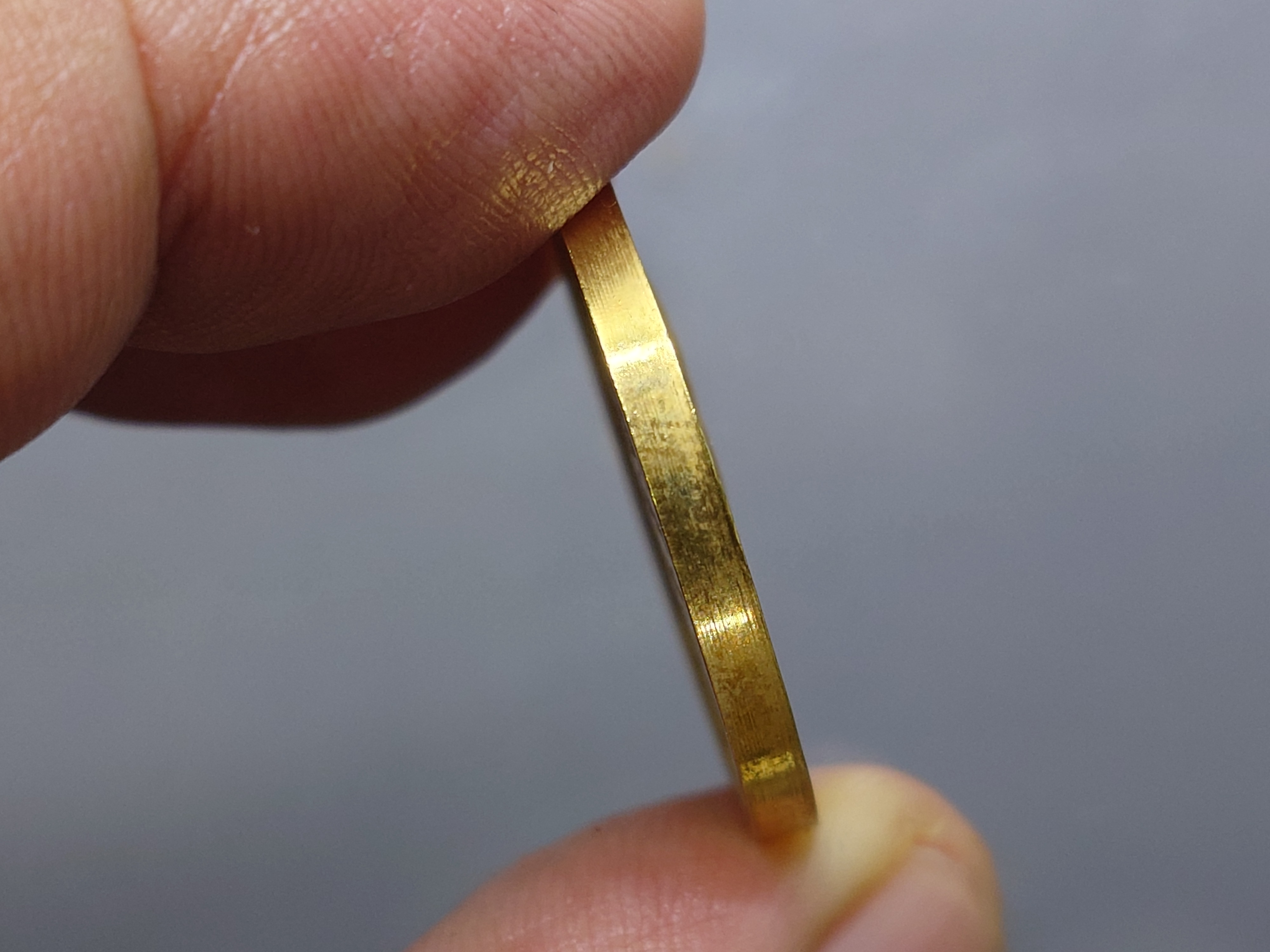 เหรียญเทิดพระเกียรติ ร.๕ ลาภ ผล พูนทวี เนื้อกาหลั่ยทอง อธิษฐานจิตปลุกเสกโดย หลวงพ่อเกษม เขมโก สำนักสุสานไตรลักษณ์ ลำปาง ปี2535 ไม่ผ่านใช้