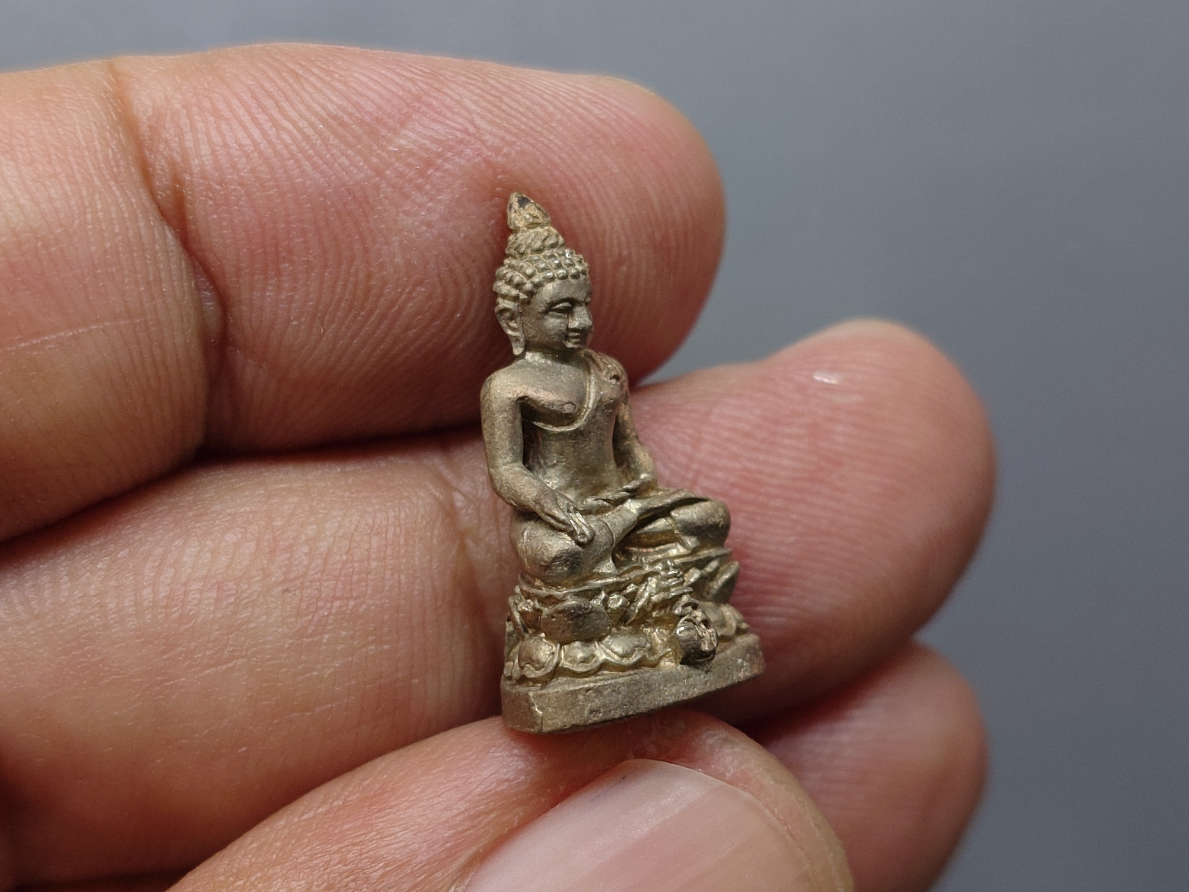 พระกริ่ง-พระชัยวัฒน์ ไพรีพินาศ ญสส สัมฤทธิ์เงิน รุ่น นวฤทธิ์โภคทรัพย์ วัดบวรนิเวศวิหาร ปี 2544 พร้อมกล่องเดิม