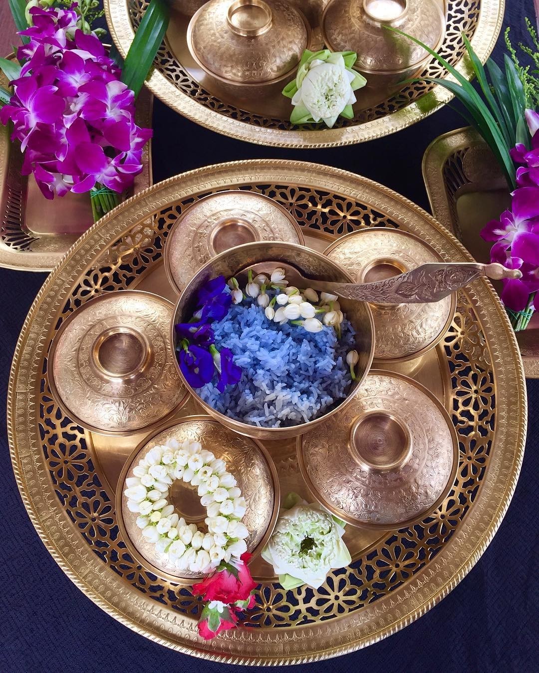 ชุด ถวายข้าวพระพุทธทองเหลืองตอกลาย ขนาดใหญ่ พร้อมถาด ขนาด 18 นิ้ว
