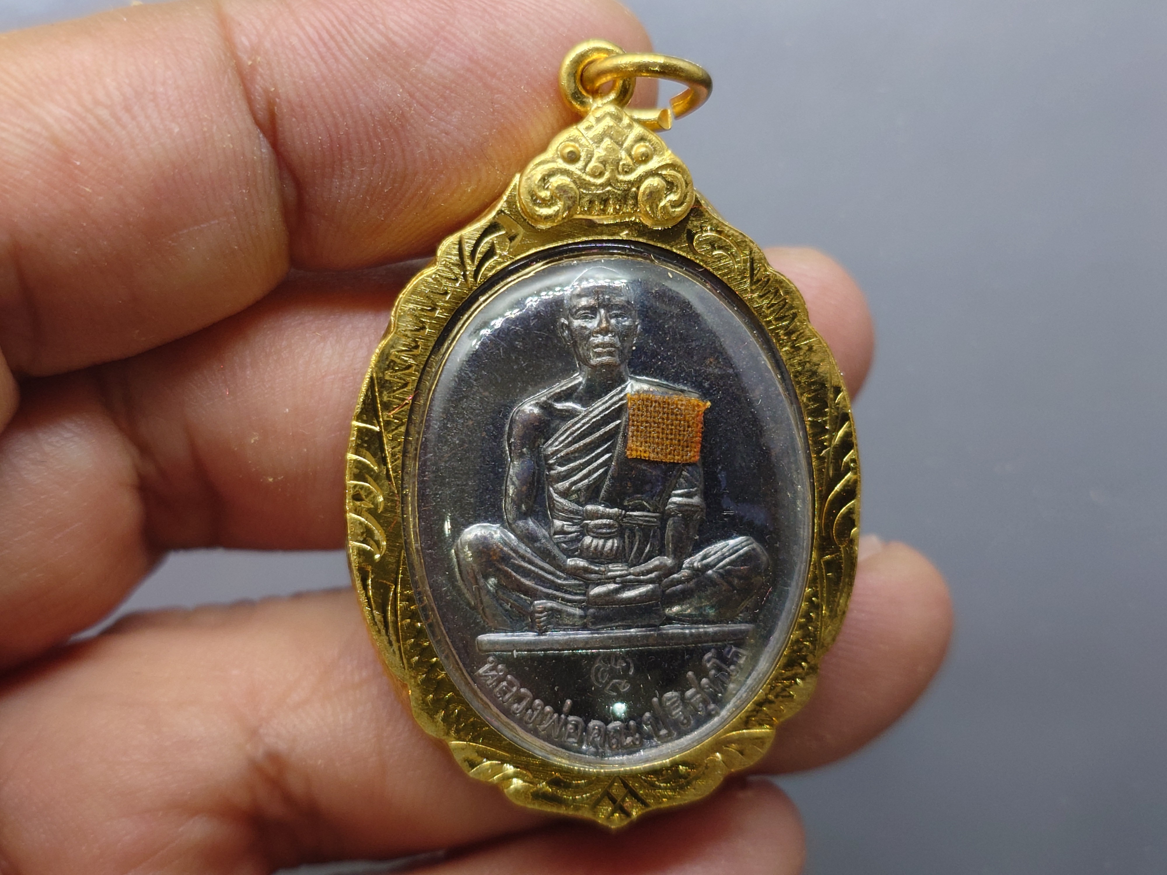 หลวงพ่อคูณ เหรียญย้อนยุค ๑๙ ติดผ้าจีวร รุ่นพระเทพวิทยาคม (คูณ) บารมี๙๑ พิธีพุทธาภิเษก เสาร์๕ เนื้อทองแดงเงินบรอนซ์ ปี2557 พร้อมกล่องเดิมๆ แท้ทันหลวงพ่อ