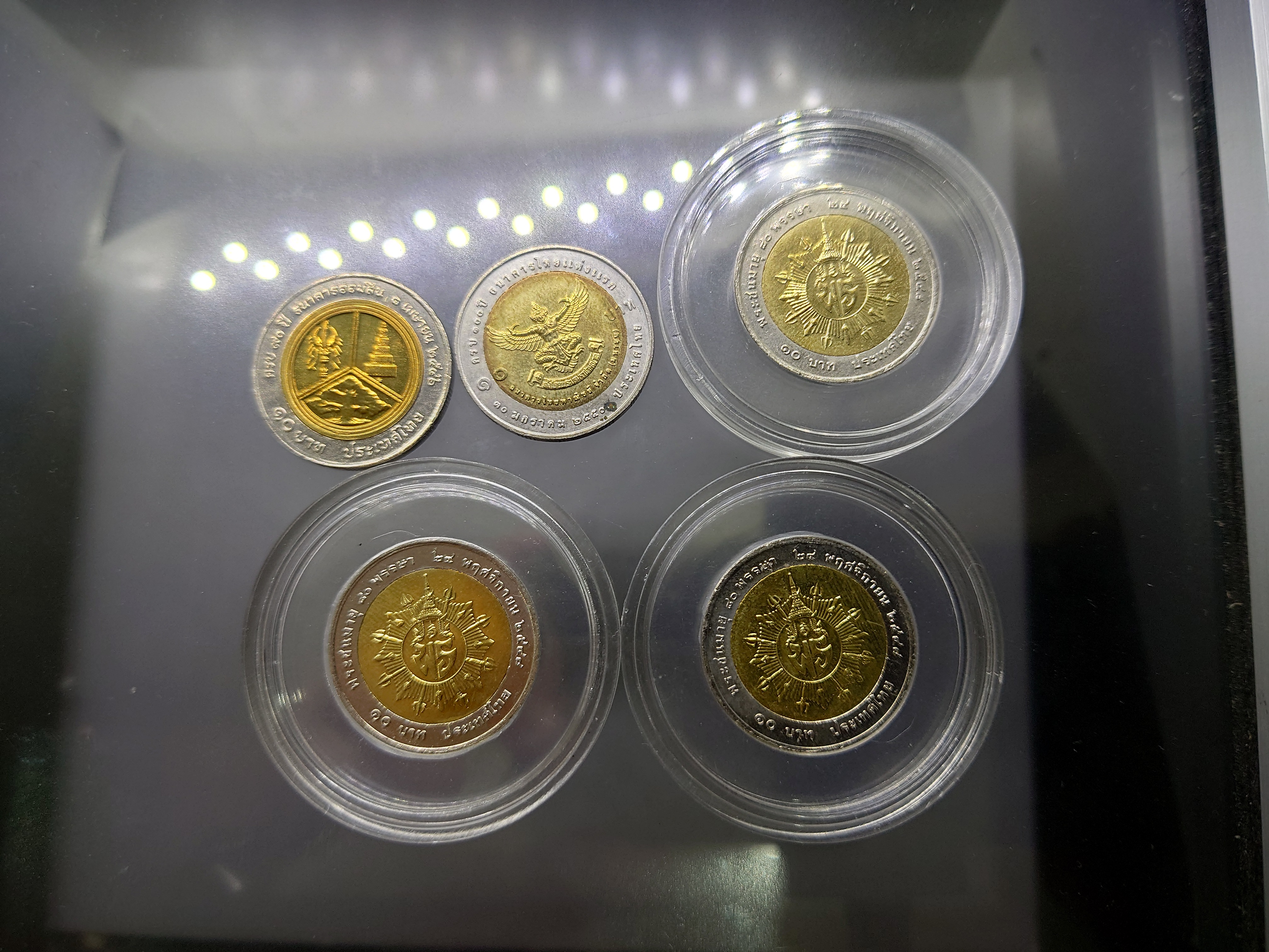 ชุด 5 เหรียญ เหรียญ 10 บาท ที่ระลึก ชนิดสองสี วาระหายาก ไม่ผ่านใช้ เก่าเก็บ มีคราบ ผ่านล้างบางเหรียญ