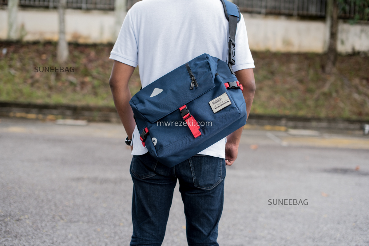 กระเป๋าสะพายข้างผู้ชาย เนื้อผ้า Oxford Spinning กันน้ำสีดำ รหัส A014