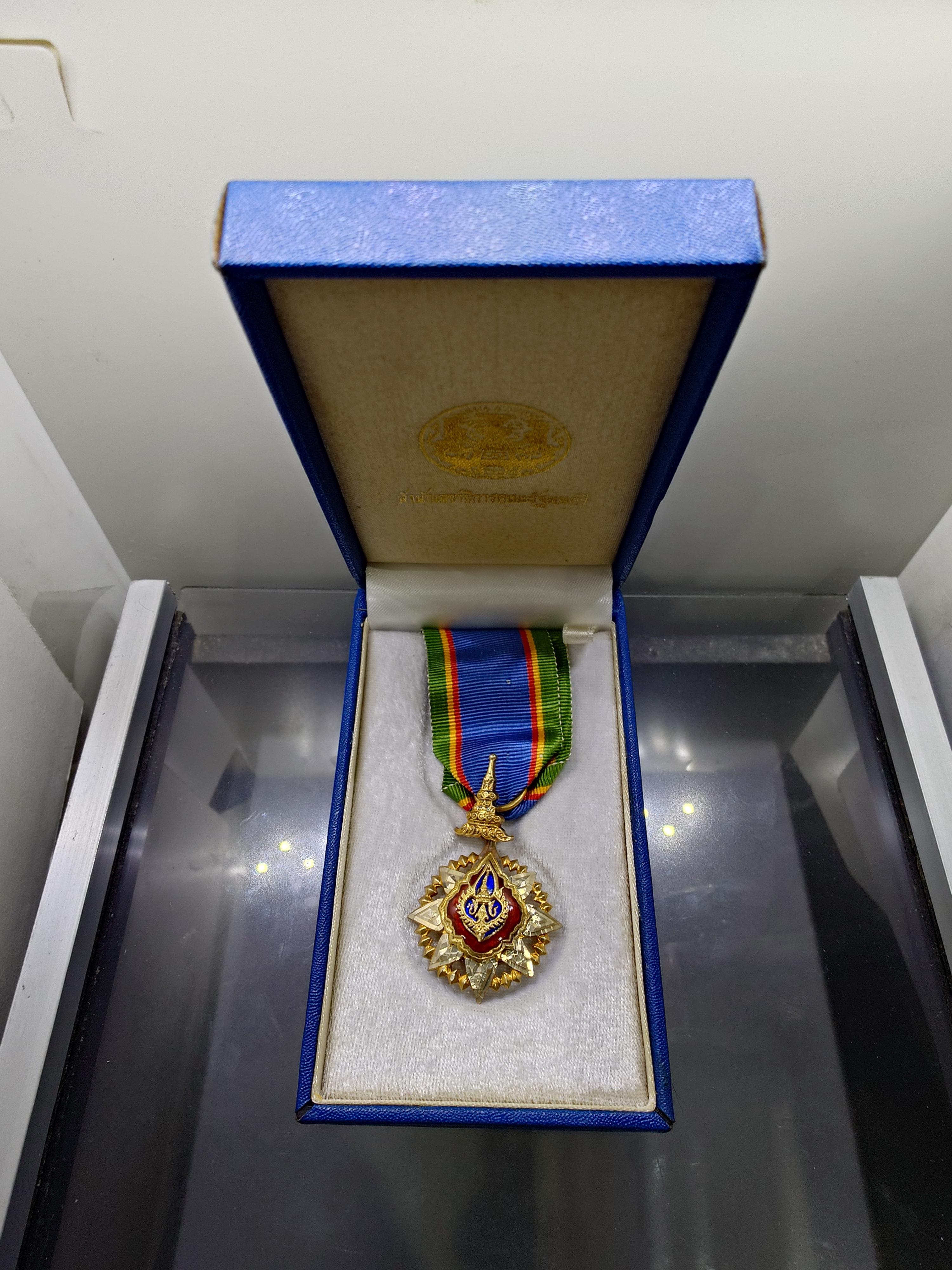 เครื่องราชอิสริยาภรณ์ มงกุฏไทย เนื้อเงินลงยา พร้อมกล่องเดิม