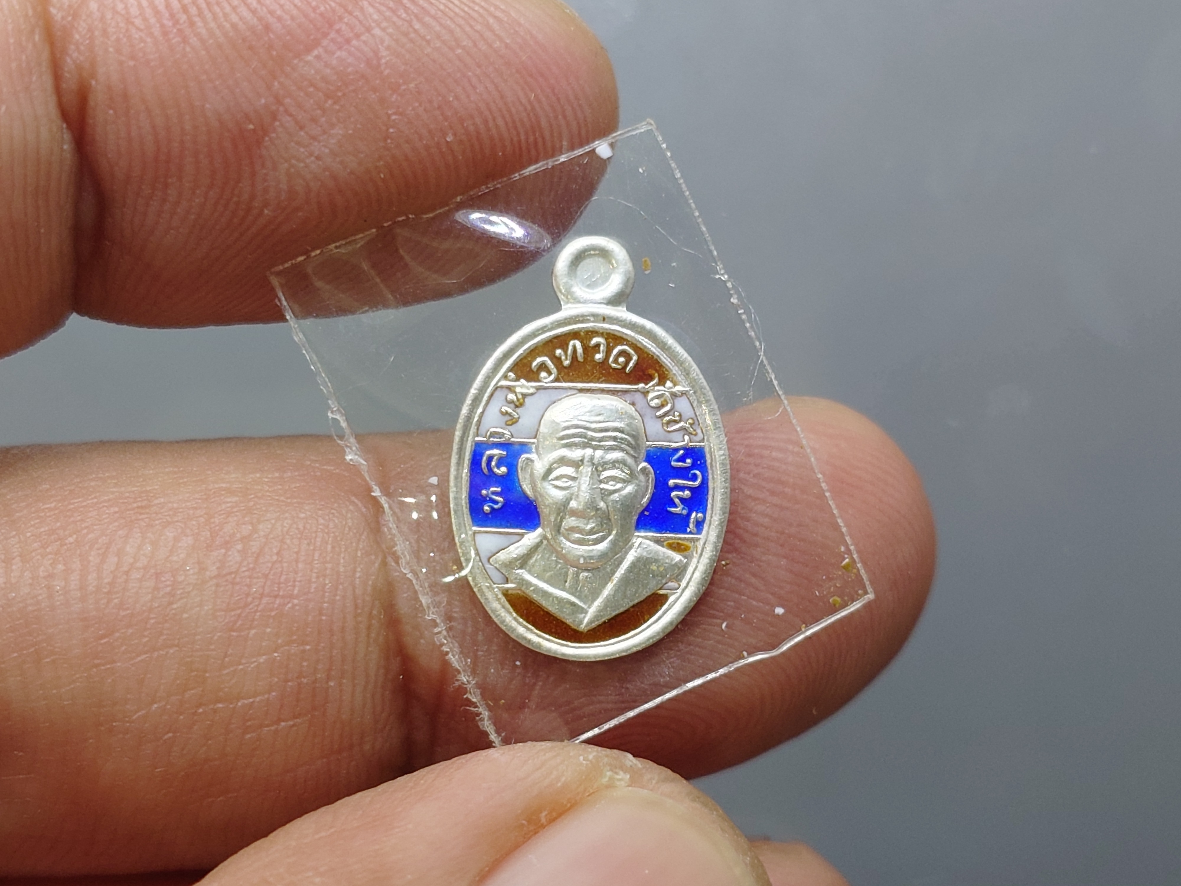 หลวงพ่อทวด เหยียบน้ำทะเลจืด (เหรียญเม็ดแตง) เนื้อเงินลงยาลายธงชาติ รุ่น 100 ปี อาจารย์ทิม พ.ศ.2555 พร้อมตลับเดิม